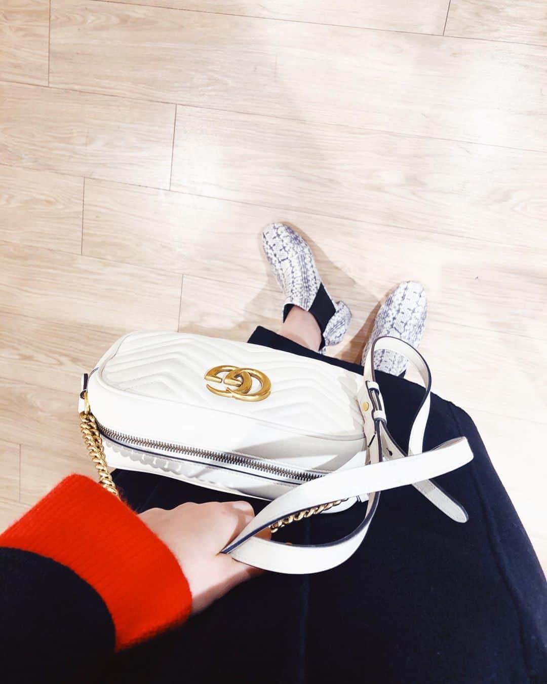 湯浅喬子のインスタグラム：「今日は、 @colehaan の pop up に遊びに行ってきました✨ . 靴がとにかく軽く、履きやすくて 可愛い😍お洋服などもありました♡ . 人気イラストレーターの @miyuki_ohashi さんに 描いて頂いた似顔絵もお気に入り👠 (これは今日までだったみたいです😢) . でも、「#コールハーンツリー」のタグと 共にツリーの写真をsnsにupして 投稿したお写真をスタッフの方に 見せるとシューホーンのpresentが貰えるみたいです🎁 . 12/10(火)まで阪神梅田本店 3Fにて開催です♡ #コールハーン#COLEHAAN」