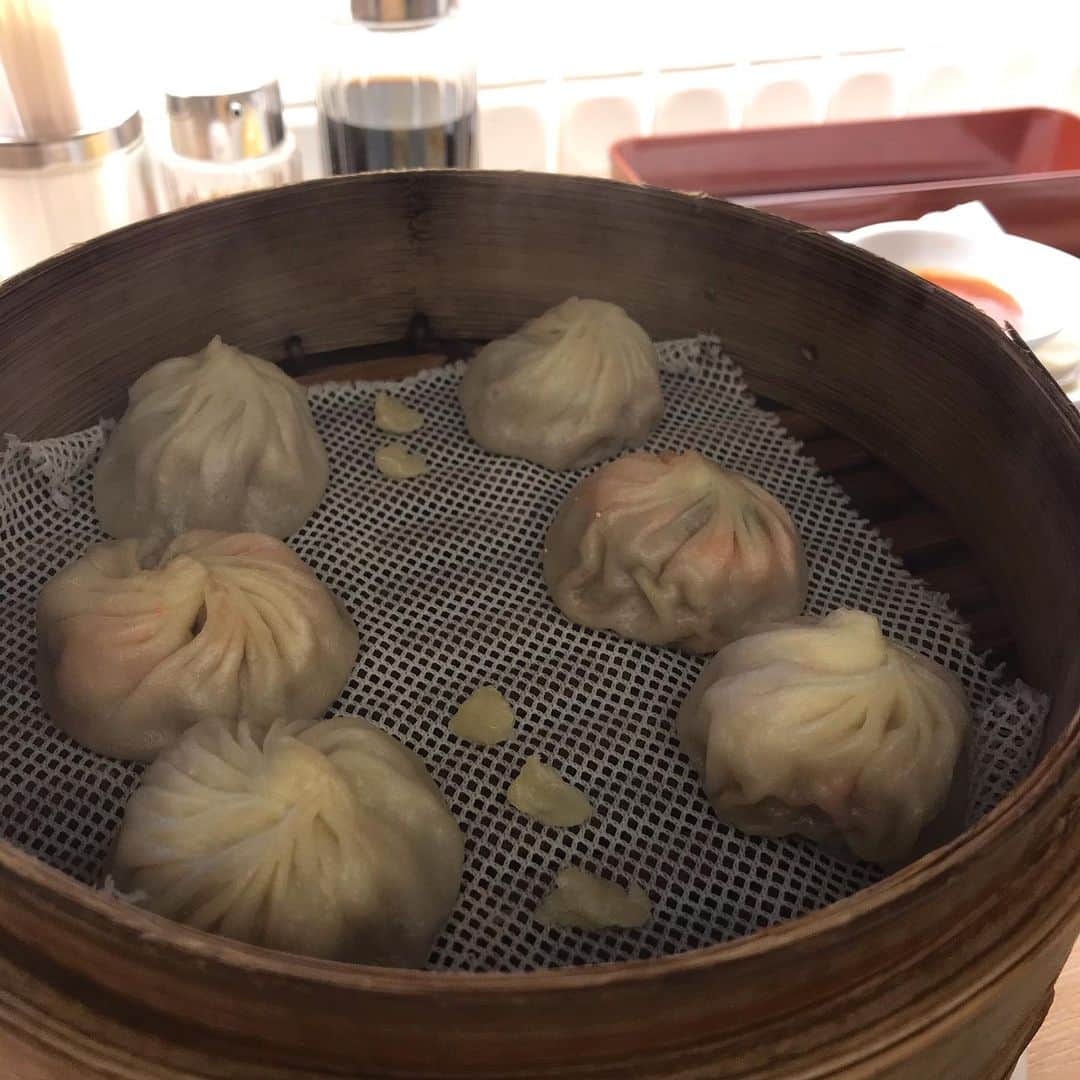 古久保健二さんのインスタグラム写真 - (古久保健二Instagram)「33回目の結婚記念日‼️ どーして鼎泰豐⁉️🤔 台湾と同じもん注文してるし😅 帰りはスタバのコーヒーで☕️ 二週間前も同じ事してたような🤔 謝謝」11月30日 21時33分 - kenjifurukubo