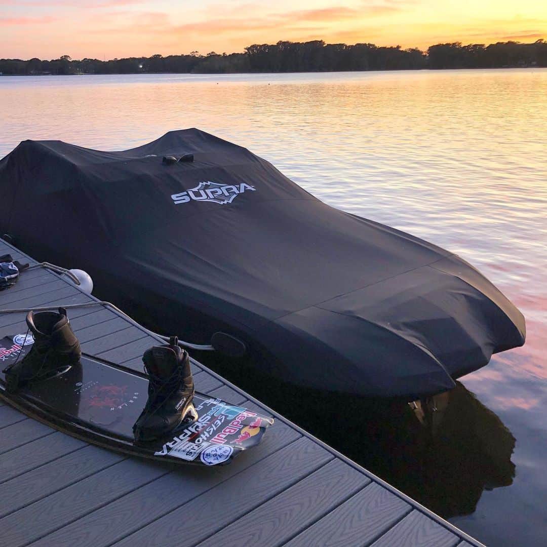 のインスタグラム：「Getting ready for winter season☃️❄️ New boat review video coming soon😎🙌🏻🔥🔥🔥 @supra_boats #SA550」