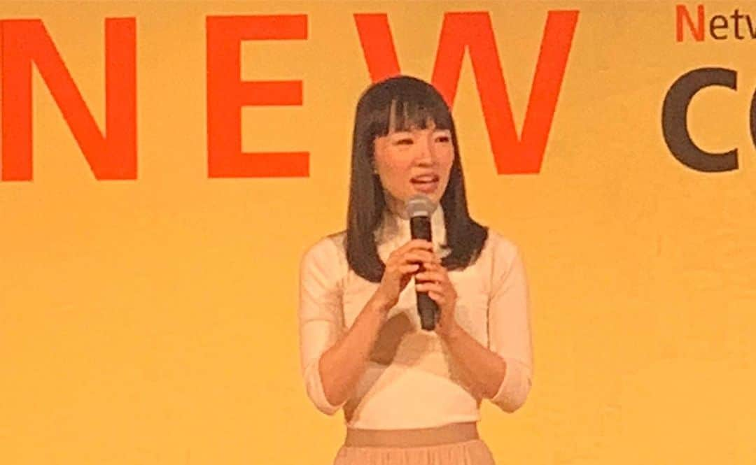 牛窪万里子さんのインスタグラム写真 - (牛窪万里子Instagram)「第2回 NEW CONFERENCE 女性経営者等の活躍に向けた会議～女性社長が動かす東京の未来～に参加  小池都知事のオープニングスピーチから始まり  基調講演では日本マクドナルド株式会社 代表取締役会長、日本マクドナルドホールディングス株式会社 代表取締役社長兼CEO サラ・Ｌ・カサノバ氏  さらに片づけコンサルタント 近藤 麻理恵氏、ご主人でKonMari Media Inc.CEO 川原 卓巳氏が登壇  サラ・Ｌ・カサノバ氏からはお客様の声に耳を傾けることの必要性を  近藤麻理恵氏からは片付けによって、人生のあらゆる判断が出来るようになるという力強いメッセージ  大変貴重な時間となりました  #newconference  #女性活躍推進 #女性経営者 #女性リーダー #日本マクドナルド #サラlカサノバ日本マクドナルドceo  #片付けコンサルタント  #近藤麻理恵  #日本経済新聞社  @koike.governor.tokyo」11月30日 21時29分 - mariko_ushikubo