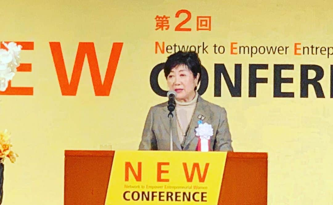 牛窪万里子さんのインスタグラム写真 - (牛窪万里子Instagram)「第2回 NEW CONFERENCE 女性経営者等の活躍に向けた会議～女性社長が動かす東京の未来～に参加  小池都知事のオープニングスピーチから始まり  基調講演では日本マクドナルド株式会社 代表取締役会長、日本マクドナルドホールディングス株式会社 代表取締役社長兼CEO サラ・Ｌ・カサノバ氏  さらに片づけコンサルタント 近藤 麻理恵氏、ご主人でKonMari Media Inc.CEO 川原 卓巳氏が登壇  サラ・Ｌ・カサノバ氏からはお客様の声に耳を傾けることの必要性を  近藤麻理恵氏からは片付けによって、人生のあらゆる判断が出来るようになるという力強いメッセージ  大変貴重な時間となりました  #newconference  #女性活躍推進 #女性経営者 #女性リーダー #日本マクドナルド #サラlカサノバ日本マクドナルドceo  #片付けコンサルタント  #近藤麻理恵  #日本経済新聞社  @koike.governor.tokyo」11月30日 21時29分 - mariko_ushikubo