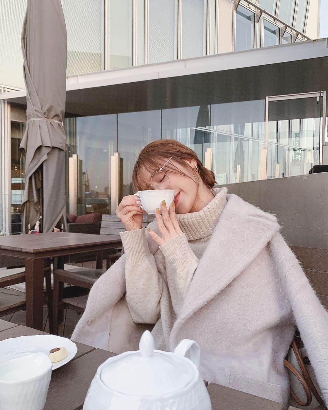 小川陽香のインスタグラム：「☕️💞 ㅤ たのしい週末♡ 今日はめがね女子～🤓 @lavid_eyewear  ㅤ #cafe #dayoff #ootd #fashion #ファッション #コーデ #カフェ」