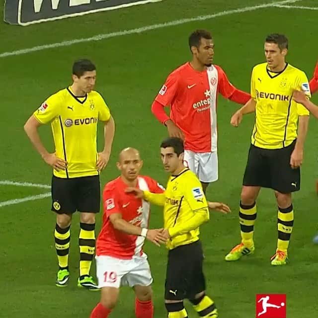 エルキン・ソトのインスタグラム：「🤦🏼‍♂️🤦🏼‍♂️🤦🏼‍♂️Nada que hacer ahí 😬😬. #Repost @bundesliga_en with @get_repost ・・・ 6 years ago #OnThisDay, @Aubameyang97 pulled this outrageous banger out the bag! 🤯🧙‍♂️ What's your favourite #Bundesliga memory.」