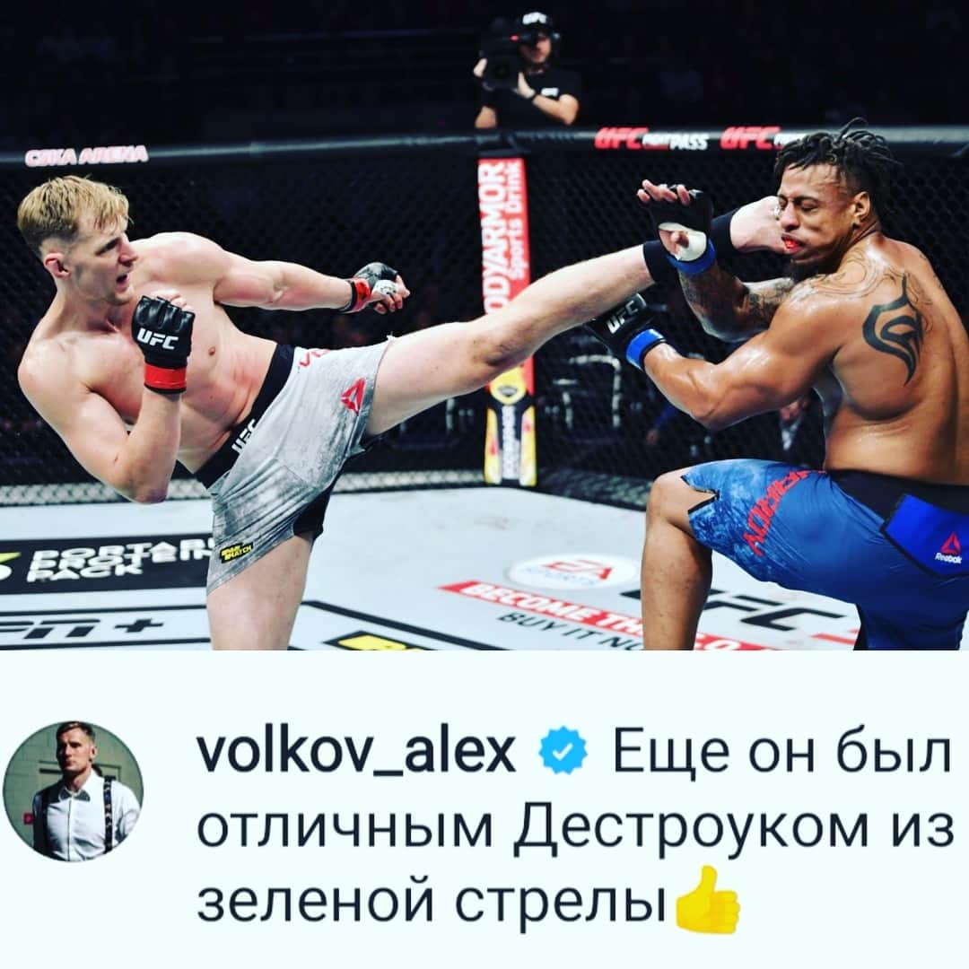 マヌー・ベネットさんのインスタグラム写真 - (マヌー・ベネットInstagram)「Nice to be on Russian soil & receive kind words from top UFC fighter Alexander Volkov @volkov_alex #deathstroke #ufc #moscow #russia」11月30日 21時34分 - manubennett