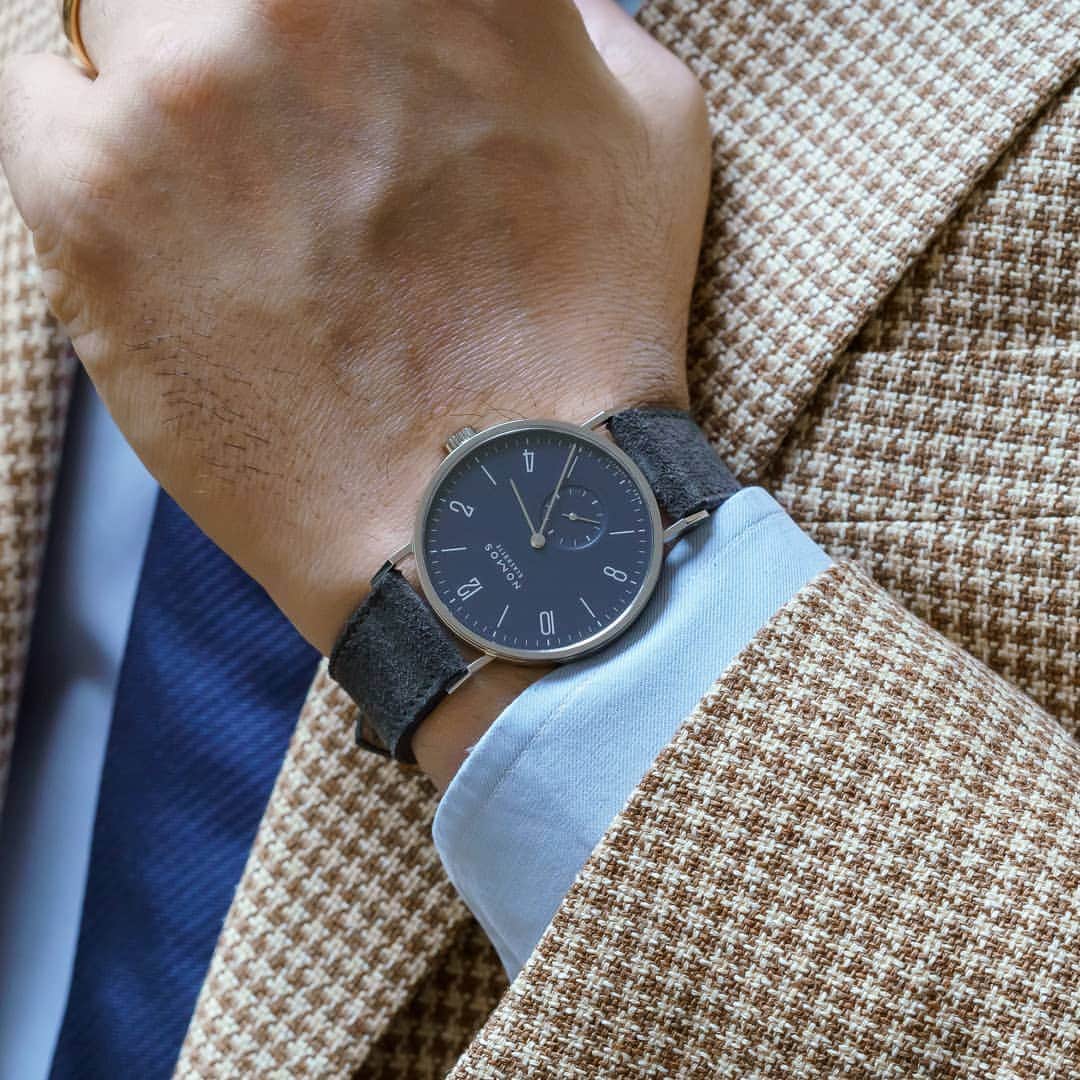 のインスタグラム：「Trés chic: Thanks to @horbiter for this great wrist shot of our brand new Tangente midnight blue!  #nomos #glashütte #tangente #tangentemidnightblue  #wristshot #woywt #style #wristwatch #mechanicalwatch #clock #watchesofinstagram #watchoftheday #watchgeek #horology」