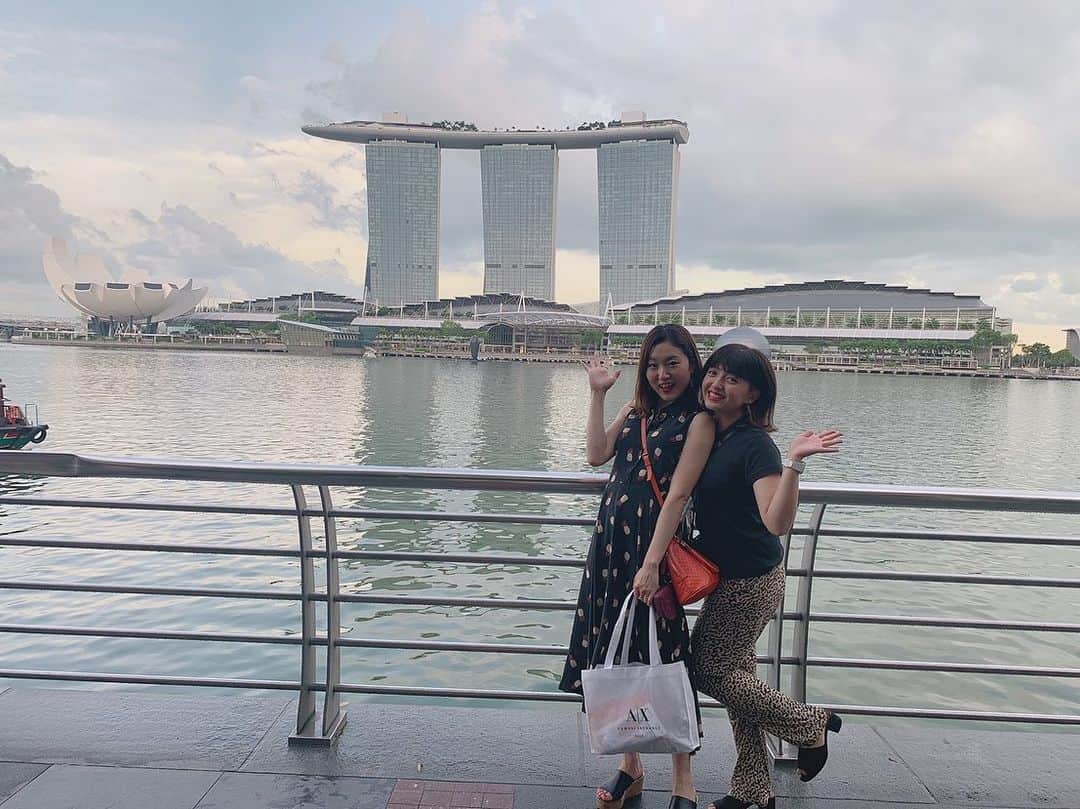 木原万莉子さんのインスタグラム写真 - (木原万莉子Instagram)「"Singapore trip" ✈︎🇸🇬 [11/25-29] ・ 13年目の親友と卒業旅行♩ 私は卒業しないけど、みんな同期が卒業旅行に誘ってくれるんですっ みんな来年から社会人だなんて早いなあ💭💭 高校の時はスケートと学校との両立に悩んだ日もあったけど、今思えば、ステキな友達にも囲まれて、同志社に行かせてもらってよかったなあと心から思えます。 何事も無駄じゃないですね😊 そんなことをつくづく思った今日でした。おしまい。 ・ #シンガポール#singapore#singaporezoo#nightsafari#clarkequay#megazip#marinabaysand#marinabaysandspool」11月30日 21時50分 - mariko94skater