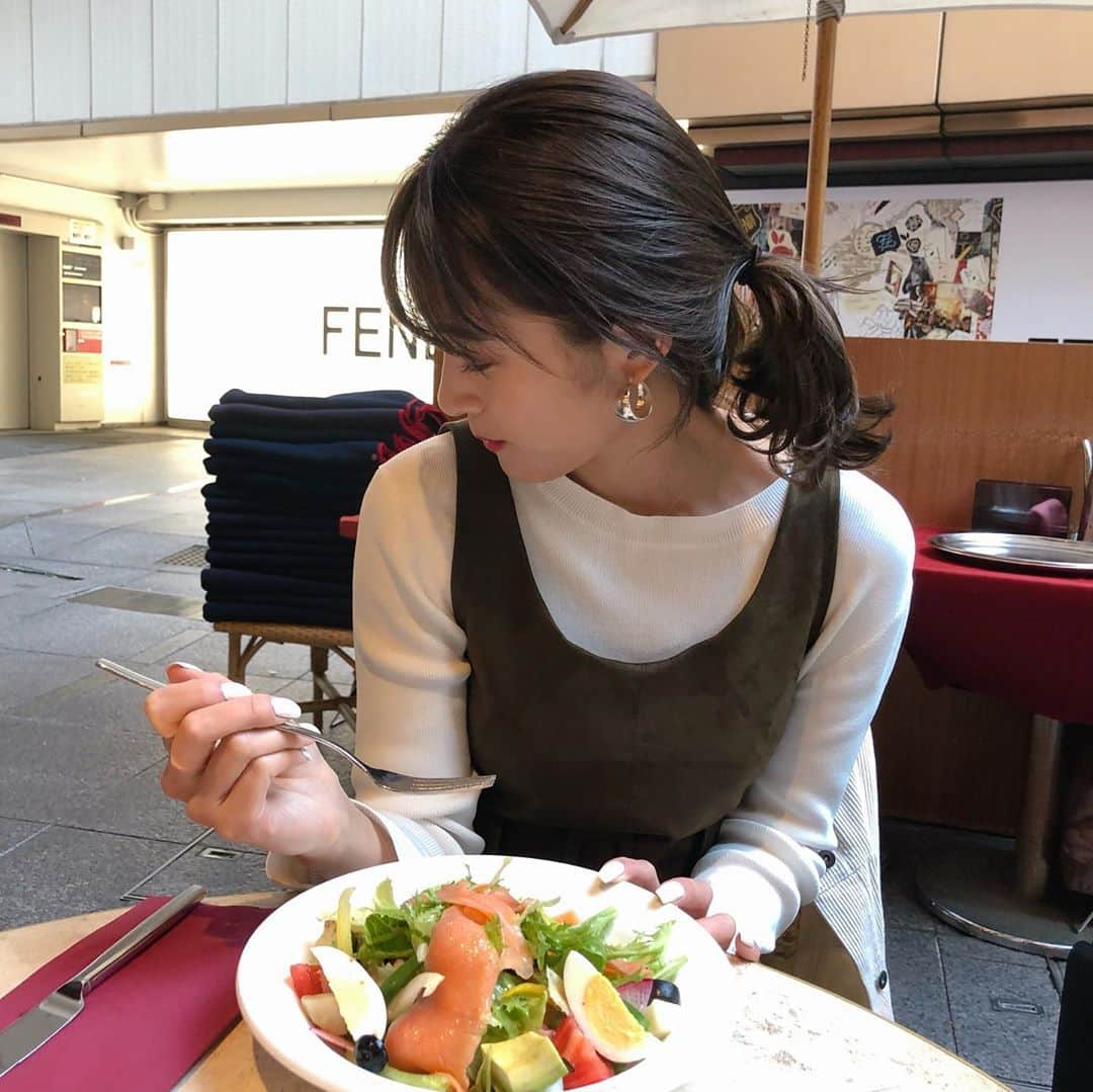 川口優菜さんのインスタグラム写真 - (川口優菜Instagram)「. ちょっと前のTちゃん☕️🍬☆ . 来週で11ヶ月だね。 色んな人の力を借りて育ったせいか、 誰とでも仲良くしてくれて社交的に育ったね！ ママにはできないことだから尊敬!! .  ママとしてかけてるところ沢山あるかもだけど、 これからも2人力合わせて頑張っていこうね🐶🐶 #toypoodle #黒プー」11月30日 21時49分 - yuna.kawaguchi