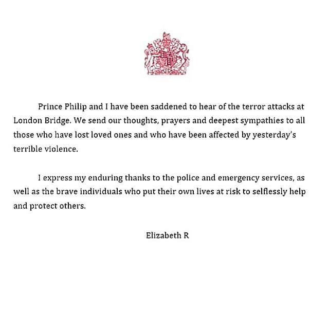 ロイヤル・ファミリーさんのインスタグラム写真 - (ロイヤル・ファミリーInstagram)「A message from Her Majesty The Queen following the attack at London Bridge yesterday. . ‘Prince Philip and I have been saddened to hear of the terror attacks at London Bridge. We send our thoughts, prayers and deepest sympathies to all those who have lost loved ones and who have been affected by yesterday’s terrible violence.  I express my enduring thanks to the police and emergency services, as well as the brave individuals who put their own lives at risk to selflessly help and protect others.’ Elizabeth R」11月30日 21時52分 - theroyalfamily