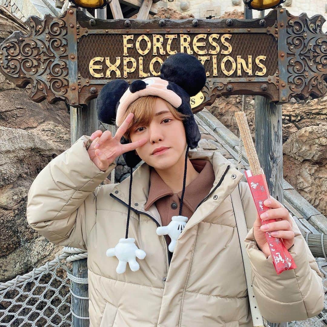こんどうようぢのインスタグラム：「Mickey Mouse. 家族でディズニーシーに 行ってきました〜よ。  #ディズニーシー  #ミッキーマウス  #mickeymouse  #미키마우스 #みこうかい #미코우카이  #こんどうようぢを教え隊  #요우지스타그램」