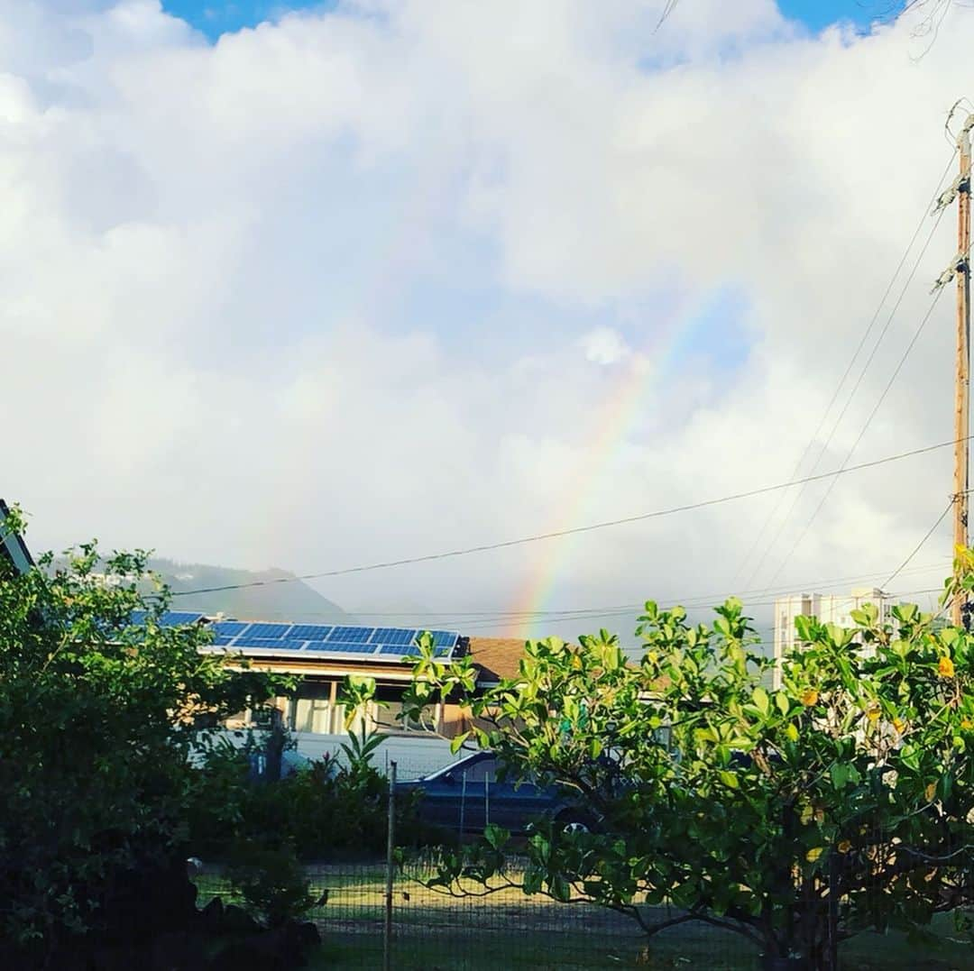 南早苗さんのインスタグラム写真 - (南早苗Instagram)「約6500キロ先にある景色が恋しい✨ #hawaii #旅 #パワースポット #戻りたい場所 #海 #ブルー #泳げないけど海は好き #ダブルレインボー #waikiki  #kailuabeach #northshore #sunsetbeach #kahala #hanaumabay」11月30日 22時02分 - minamisanae