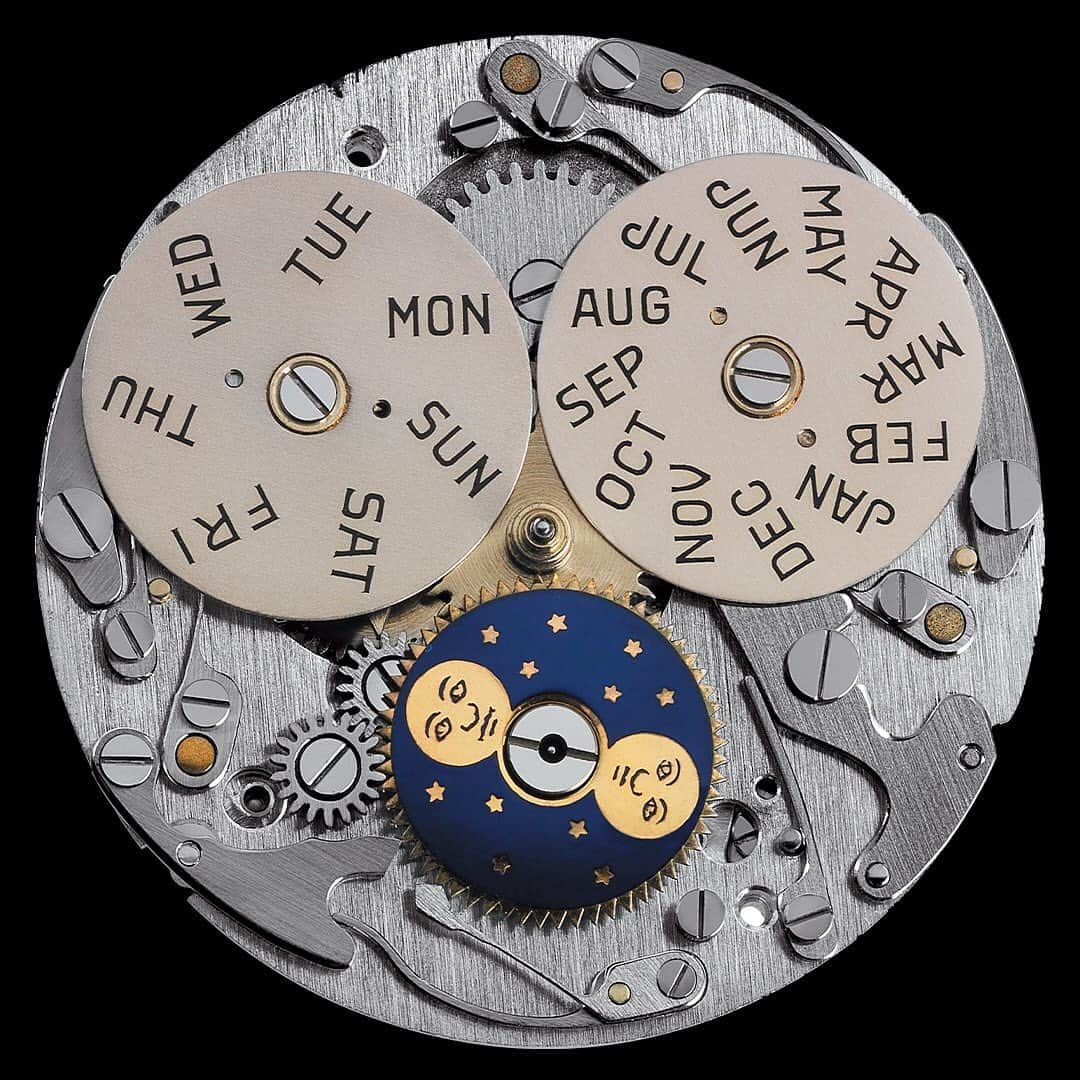 オーデマ・ピゲさんのインスタグラム写真 - (オーデマ・ピゲInstagram)「An astronomical fascination since 1875.  Made in 1947, recognizable through its large 37 mm case, circular chapter ring with date indication & corresponding central date hand, and exceptionally thin case, this timepiece ranks among the most celebrated Audemars Piguet calendar wristwatches of the 1950s.  #AudemarsPiguet #GeometryOfTime」12月1日 3時34分 - audemarspiguet