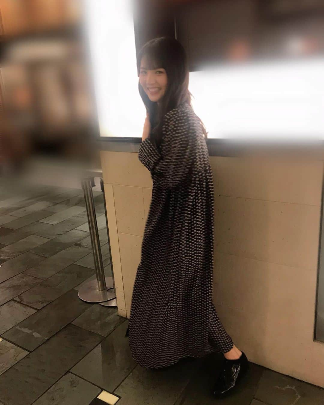 道重さゆみさんのインスタグラム写真 - (道重さゆみInstagram)「お出かけした日のお洋服♡ 愛ちゃんデザインのコラボのお洋服です！！可愛くてお気に入りです！！#高橋愛ちゃん . . お店の前で写真撮ったんやけど 人が沢山いて やだ〜はずかし〜 とか言って照れまくってます。笑 でもラストはしっかりうさちゃんピース🐰」11月30日 22時13分 - sayumimichishige0713