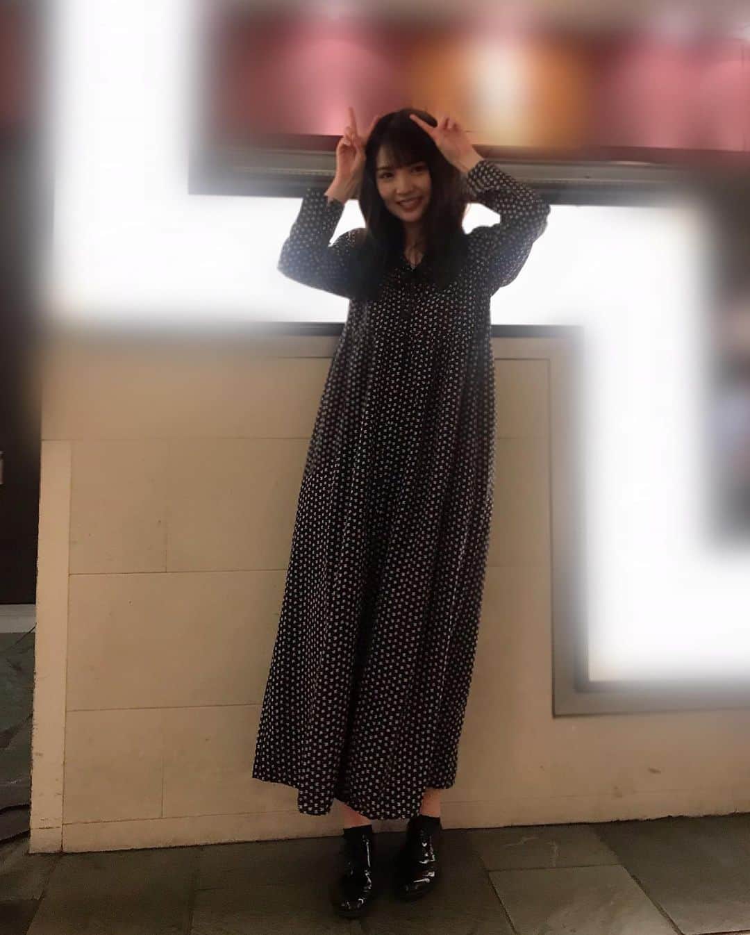 道重さゆみさんのインスタグラム写真 - (道重さゆみInstagram)「お出かけした日のお洋服♡ 愛ちゃんデザインのコラボのお洋服です！！可愛くてお気に入りです！！#高橋愛ちゃん . . お店の前で写真撮ったんやけど 人が沢山いて やだ〜はずかし〜 とか言って照れまくってます。笑 でもラストはしっかりうさちゃんピース🐰」11月30日 22時13分 - sayumimichishige0713