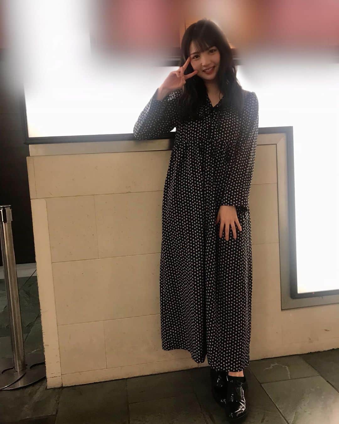 道重さゆみさんのインスタグラム写真 - (道重さゆみInstagram)「お出かけした日のお洋服♡ 愛ちゃんデザインのコラボのお洋服です！！可愛くてお気に入りです！！#高橋愛ちゃん . . お店の前で写真撮ったんやけど 人が沢山いて やだ〜はずかし〜 とか言って照れまくってます。笑 でもラストはしっかりうさちゃんピース🐰」11月30日 22時13分 - sayumimichishige0713