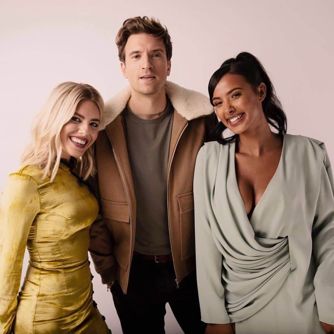 Mollie Kingさんのインスタグラム写真 - (Mollie KingInstagram)「Radio 1 Teen Awards are on TODAY at 4pm on @bbctwo, hosted by @greg_james @mayajama and myself! Tune in, it’s a lot of fun! ⭐️⭐️⭐️」11月30日 22時16分 - mollieking