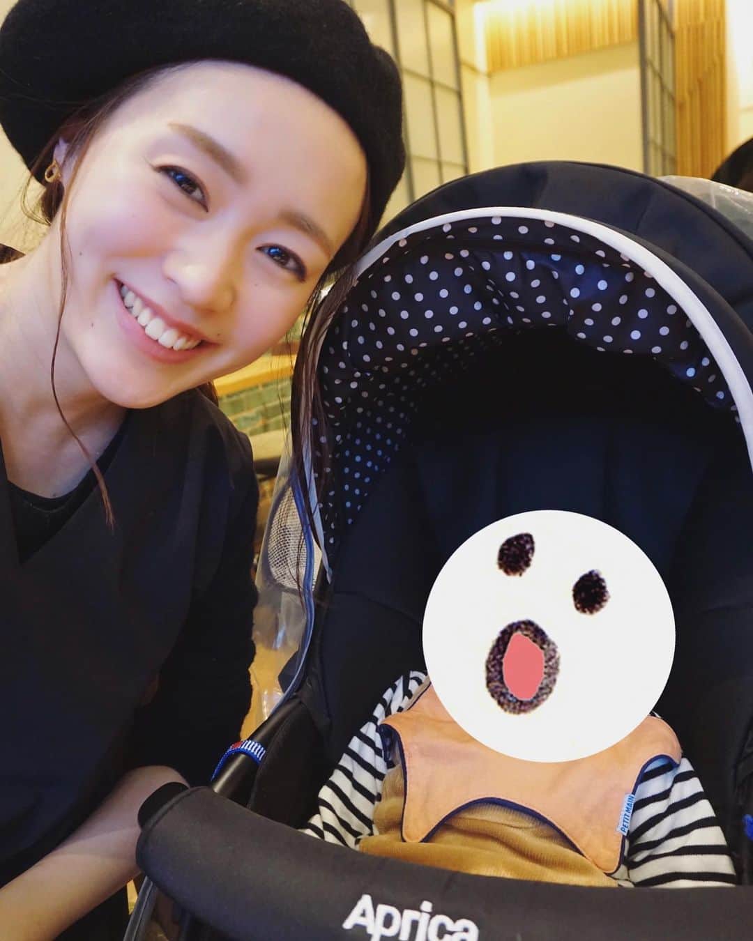 のインスタグラム：「家族でおデート。﻿ お茶中におチビが寝てくれてゆっくりできたzzz﻿ (この後ジョージとの運命的な出会いが👶🏻🐒←前の投稿参照) ﻿ ﻿ #jewelry_ume#ÜME#afternoontea#afternoontearoom#赤ちゃん#赤ちゃんのいる生活#育児#子育て#ワンオペ育児#ベビーカー#ユーミー#大人カジュアル#カジュアルコーデ#シンプルコーデ#ワンピースコーデ#ベレー帽コーデ#アラサーコーデ#30代ファッション#冬コーデ#ママコーデ#丁寧な暮らし#カフェ#カフェ巡り#カフェスイーツ#アフタヌーンティー#アフタヌーンティー ルーム#ケーキ#東京カフェ#新米ママ#男の子ママ#生後7ヶ月」