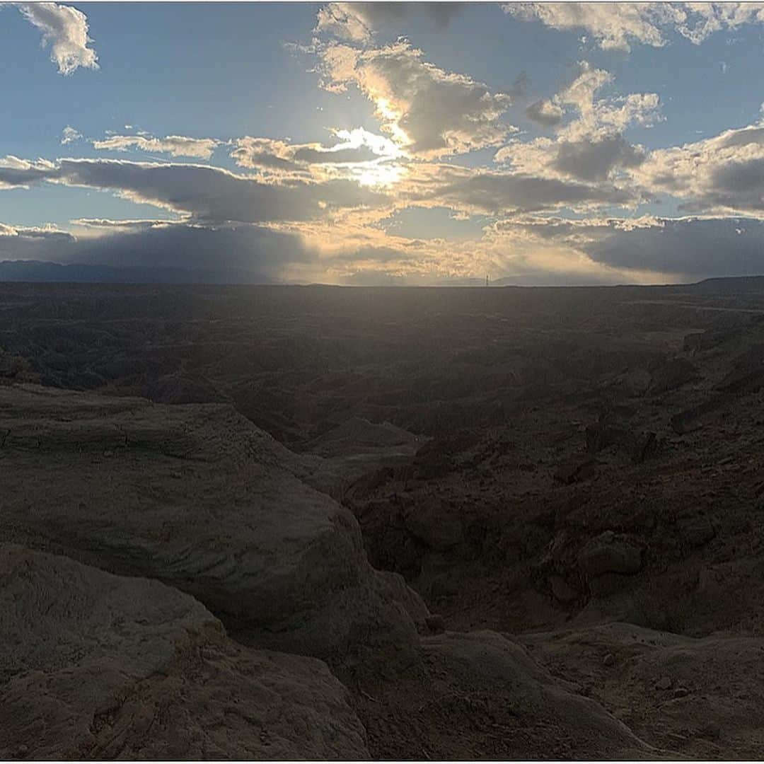 Kelly Clelandさんのインスタグラム写真 - (Kelly ClelandInstagram)「Meanwhile, back in California... ❄️ #goodmorning #bundleup #itscold #california #notmykindofvacation #haha #holidays #travel #igotthis #haveagoodone Wishing you a happy, safe, warm and fun weekend!!!」11月30日 22時26分 - kellyacleland4