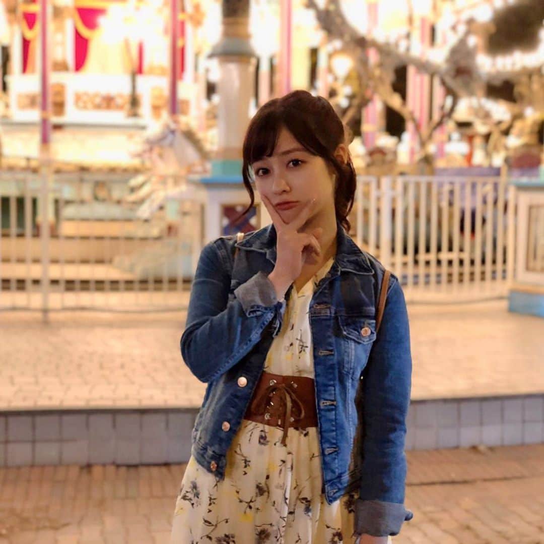 映画『午前0時、キスしに来てよ』のインスタグラム：「＼きょうは快晴でしたね💫／﻿ ﻿ メリーゴーランドを背景に﻿ スーパーキュートな環奈さん🎠﻿ ﻿ #橋本環奈﻿ #午前0時キスしに来てよ #0キス﻿ #怒涛のオフショット #かわいい 🥺﻿ #メリーゴーランド #ゆうえんち 🎠﻿ #遊園地 #tdl #ljk #イルミネーション」