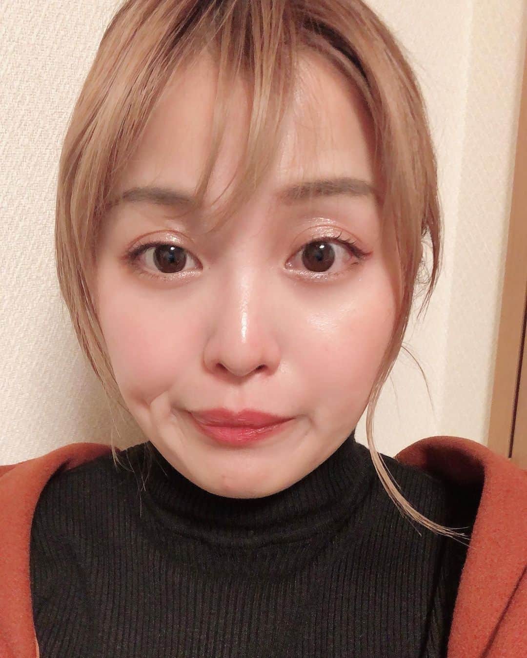 山崎桃子さんのインスタグラム写真 (山崎桃子Instagram)「遂に明日です😈🔥 ラジオ出演させて頂きます！ ガラス越しに放送を 観る