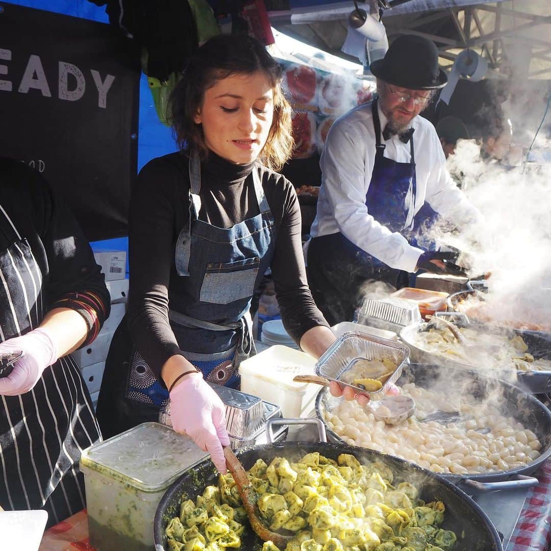 Eat With Steph & Coさんのインスタグラム写真 - (Eat With Steph & CoInstagram)「@pastaisready at Brick Lane. Pesto and truffle pasta! 🙊 choose from four different flavours, all sauces handmade. #pastaisready (11-4pm)  1) Gnocchi in 5 cheeses 2) Tortelloni filled with Ricotta and Spinach in Basil Pesto 3) Gnocchi Bolognese 4) Mushroom and Ricotta ravioli in Porcini & Black truffle #invited 📷: @mchan4b」11月30日 22時24分 - eatwithsteph_ldn