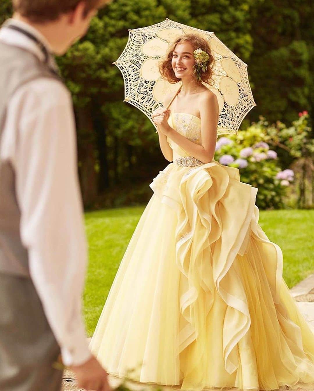 プレ花嫁の結婚式準備アプリ♡ -ウェディングニュースさんのインスタグラム写真 - (プレ花嫁の結婚式準備アプリ♡ -ウェディングニュースInstagram)「ドレス選びの参考になる♡おしゃれなカラードレス9選👗💕 . . ➸➸➸➸➸➸➸💒➸➸➸➸➸➸➸ 本当の料金がわかる✨ ウェディングニュース式場検索 👰 . アプリ： @weddingnews_editor web版： @weddingnews_concierge ➸➸➸➸➸➸➸➸➸➸➸➸➸➸➸➸ . . こちらのお写真は @bridalhousetutu さんからリグラムさせていただきました🌟ありがとうございました😊✨ . . カバーはモーヴピンクの #カラードレス 👗💕 . ふんわりしたとした幻想的な色味のチュールと、何種類もの生地からできた胸元&ショルダー のお花が華やかで魅力的ですね🌼*･ . 大人可愛く、エレガントな #お色直し を演出してくれること間違いなしです😍 . 他のドレスも素敵のでぜひスワイプ👉🏻してみてくださいね✨♩ . . . ＼📷投稿お待ちしています／ . 花嫁はもちろん、業者さんも大歓迎✨ アナタのお写真をご紹介してもOKという方は、ぜひ #ウェディングニュース にお写真を投稿してください💕 . . ⬇︎関連アカウント⬇︎ . 🕊メインアカウント 【 @weddingnews_editor 】 . 💒インスタグラムで式場探し 【 @weddingnews_concierge 】 . 👰花嫁から式場探し 【 @weddingnews_brides 】 . . その他、編集部からの連絡専用 @weddingnews_contact や、スタッフ個人の連絡用として @WN_xxxx（xxxは個人名）があります💕 . . …………………………… ❤️ウェディングニュースとは？ …………………………… . 花嫁のリアルな”声”から生まれた、花嫁支持率No1✨スマホアプリです📱💕 . . 🌸知りたい… #結婚式準備 に役立つ記事を毎日150件配信中♩ . 🌸見たい… インスタの #ウェディング 系投稿TOP100が毎日チェックできる＊IG画像の複数ワード検索も可♩ . 🌸叶えたい… 式場をはじめとした  #結婚式 関連の予約サイトが大集合♩ . 🌸伝えたい… 自分の結婚式レポ『マイレポ』が簡単に作れる♩卒花嫁のレポが読める♩ . . @weddingnews_editor のURLからDLしてね✨ . . . #プレ花嫁 #結婚  #花嫁  #ウエディング  #プレ花嫁準備 #ウェディングドレス #ウエディングドレス #ワンピース #チュールドレス #ドレス選び #ドレス迷子 #ドレス試着 #ピンク #ウェディングレポ #披露宴 #ピンクドレス #ドレス試着レポ #日本中のプレ花嫁さんと繋がりたい #2020春婚 #2020夏婚 #二次会ドレス #二次会 #ドレス」11月30日 22時43分 - weddingnews_editor