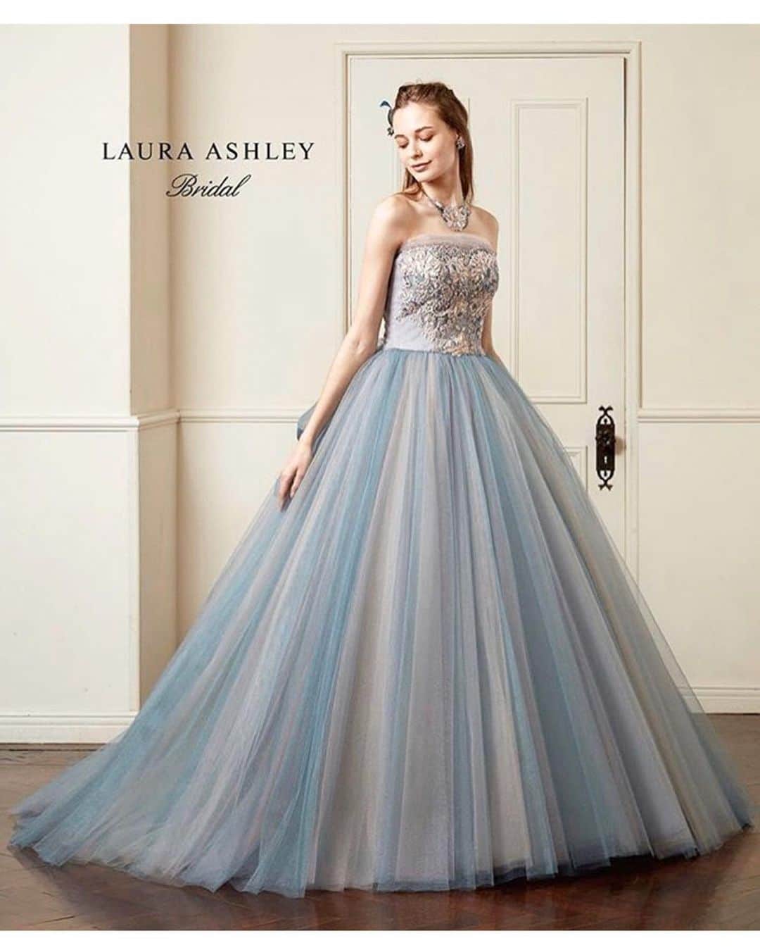 プレ花嫁の結婚式準備アプリ♡ -ウェディングニュースさんのインスタグラム写真 - (プレ花嫁の結婚式準備アプリ♡ -ウェディングニュースInstagram)「ドレス選びの参考になる♡おしゃれなカラードレス9選👗💕 . . ➸➸➸➸➸➸➸💒➸➸➸➸➸➸➸ 本当の料金がわかる✨ ウェディングニュース式場検索 👰 . アプリ： @weddingnews_editor web版： @weddingnews_concierge ➸➸➸➸➸➸➸➸➸➸➸➸➸➸➸➸ . . こちらのお写真は @bridalhousetutu さんからリグラムさせていただきました🌟ありがとうございました😊✨ . . カバーはモーヴピンクの #カラードレス 👗💕 . ふんわりしたとした幻想的な色味のチュールと、何種類もの生地からできた胸元&ショルダー のお花が華やかで魅力的ですね🌼*･ . 大人可愛く、エレガントな #お色直し を演出してくれること間違いなしです😍 . 他のドレスも素敵のでぜひスワイプ👉🏻してみてくださいね✨♩ . . . ＼📷投稿お待ちしています／ . 花嫁はもちろん、業者さんも大歓迎✨ アナタのお写真をご紹介してもOKという方は、ぜひ #ウェディングニュース にお写真を投稿してください💕 . . ⬇︎関連アカウント⬇︎ . 🕊メインアカウント 【 @weddingnews_editor 】 . 💒インスタグラムで式場探し 【 @weddingnews_concierge 】 . 👰花嫁から式場探し 【 @weddingnews_brides 】 . . その他、編集部からの連絡専用 @weddingnews_contact や、スタッフ個人の連絡用として @WN_xxxx（xxxは個人名）があります💕 . . …………………………… ❤️ウェディングニュースとは？ …………………………… . 花嫁のリアルな”声”から生まれた、花嫁支持率No1✨スマホアプリです📱💕 . . 🌸知りたい… #結婚式準備 に役立つ記事を毎日150件配信中♩ . 🌸見たい… インスタの #ウェディング 系投稿TOP100が毎日チェックできる＊IG画像の複数ワード検索も可♩ . 🌸叶えたい… 式場をはじめとした  #結婚式 関連の予約サイトが大集合♩ . 🌸伝えたい… 自分の結婚式レポ『マイレポ』が簡単に作れる♩卒花嫁のレポが読める♩ . . @weddingnews_editor のURLからDLしてね✨ . . . #プレ花嫁 #結婚  #花嫁  #ウエディング  #プレ花嫁準備 #ウェディングドレス #ウエディングドレス #ワンピース #チュールドレス #ドレス選び #ドレス迷子 #ドレス試着 #ピンク #ウェディングレポ #披露宴 #ピンクドレス #ドレス試着レポ #日本中のプレ花嫁さんと繋がりたい #2020春婚 #2020夏婚 #二次会ドレス #二次会 #ドレス」11月30日 22時43分 - weddingnews_editor