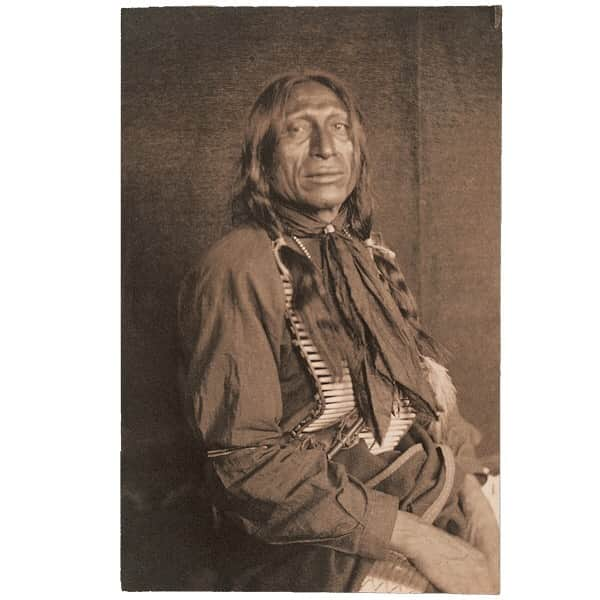 国立アメリカ歴史博物館さんのインスタグラム写真 - (国立アメリカ歴史博物館Instagram)「Chief Iron Tail lived on the Pine Ridge reservation in South Dakota. He was a veteran of the Indian Wars, including the Battle of the Little Big Horn.  In 1889, he joined Buffalo Bill’s Wild West show. American Indians in Cody’s cast were typically paid $25 to $75 a month to “play themselves.” What did “playing themselves” entail? During the show, American Indians were placed in situations that mirrored stereotypes held by many Americans.  In 1898 photographer Gertrude Käsebier saw a promotional parade for the Wild West show, and wondered if she could capture a more intimate … and realistic … portrait of the American Indians in the cast.  Chief Iron Tail sat twice for Käsebier. He hated his first, more intimate, portrait and tore up one of the prints (swipe to see this earlier portrait). His second portrait met with his approval. In it he wore his full feather headdress. Each feather in his headdress, or war bonnet, represented an act of bravery over a lifetime.  Learn more about Chief Iron Tail, Käsebier, and Cody by clicking on the link in our bio.  #NativeAmericanHeritageMonth #NativeAmericanHeritage #NativeAmericanHistory #AmericanIndianHeritageMonth #AmericanIndianHeritage #AmericanIndianHistory #PhotographyHistory #PhotographicHistory #BuffaloBill #PineRidge #WomensHistory #BecauseOfHerStory #GertrudeKäsebier」11月30日 22時36分 - amhistorymuseum