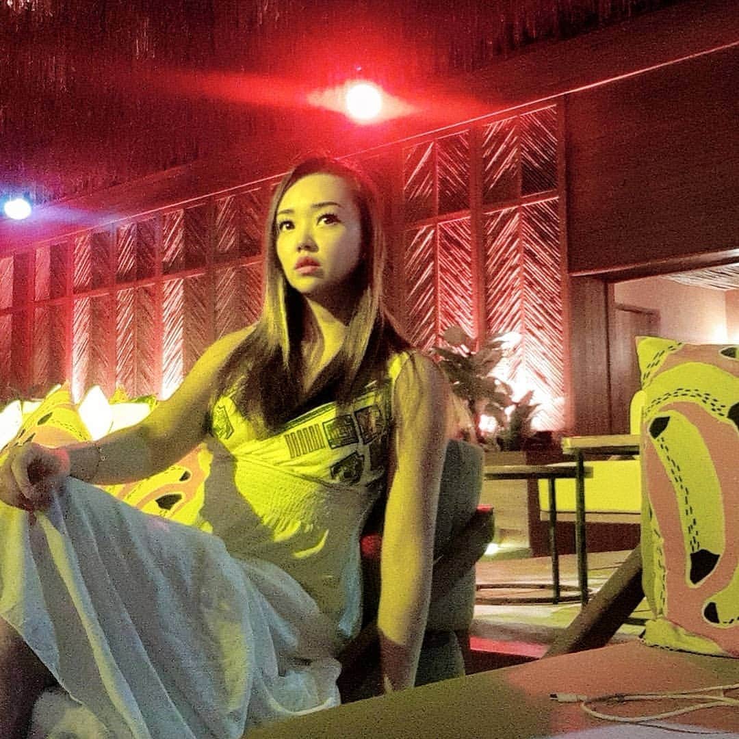 Nicole Chenのインスタグラム：「Lovely sensation fills my heart to a new world ;) excited for a new beginning! Awaiting 2020! Let's all be happy ! Took this picture by myself!」