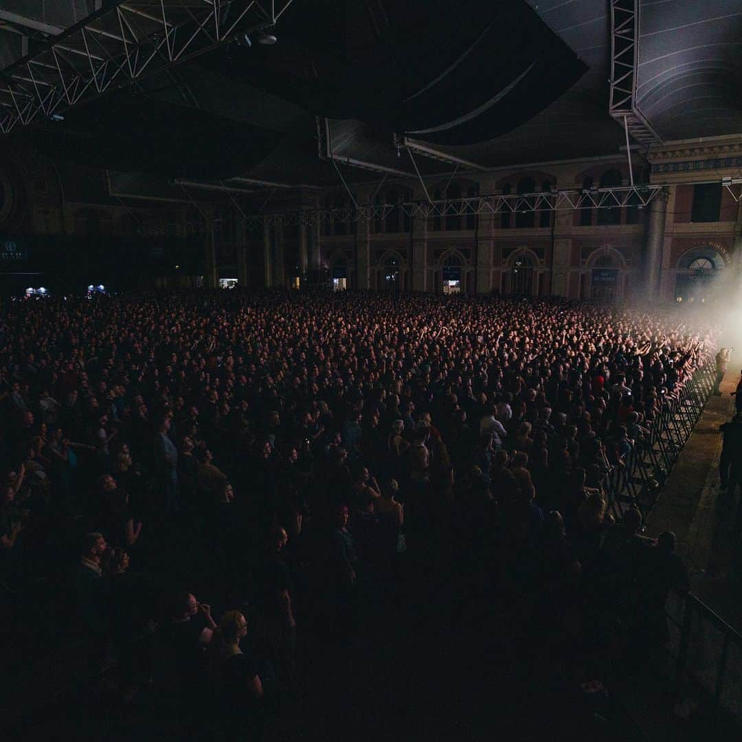 ジー・ヘイルさんのインスタグラム写真 - (ジー・ヘイルInstagram)「What a magical night At the famous “Ally Pally” in London, UK. Thanksgiving 2019, photos by the amazing @judyhwon」11月30日 22時46分 - officiallzzyhale