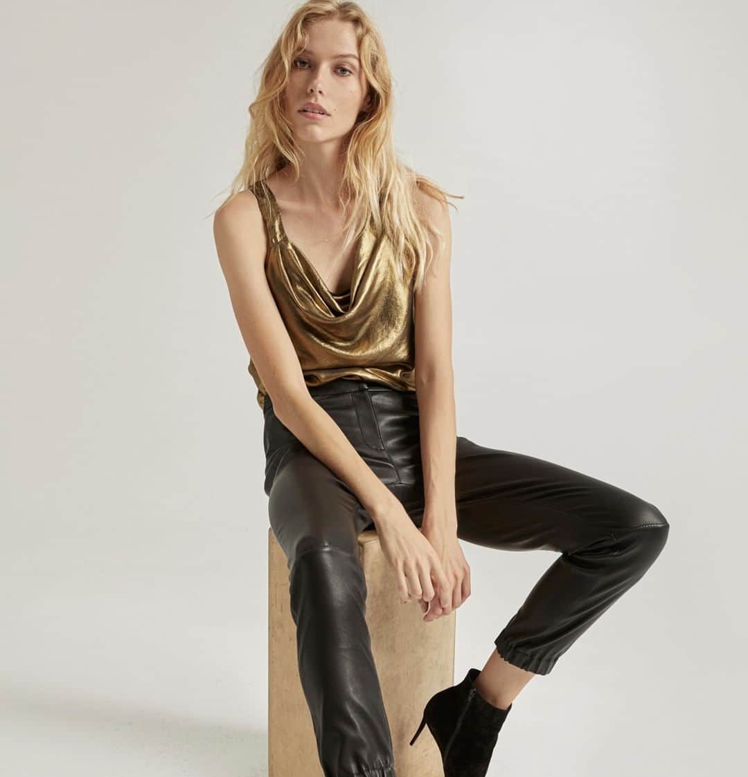 ホルストンのインスタグラム：「It's a holiday weekend. Lounge in style while you shop our 30% off sitewide Black Friday event.」
