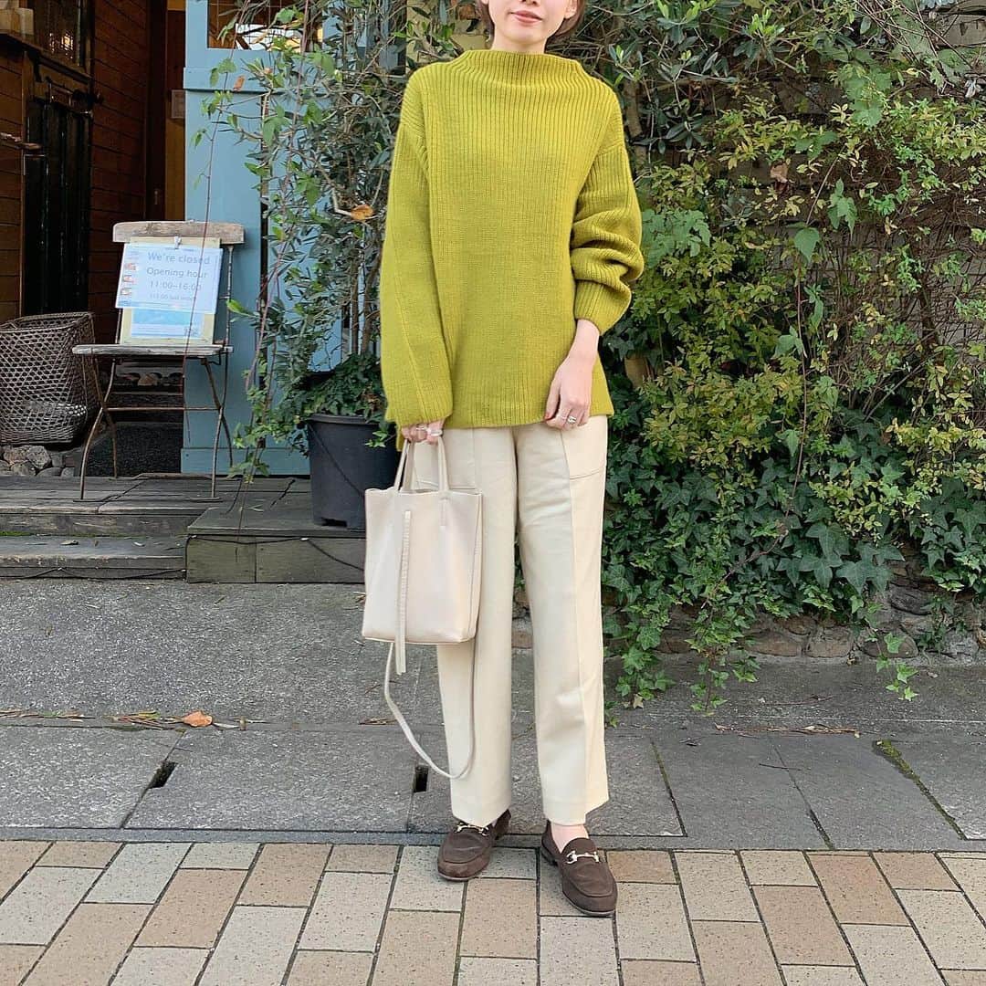 ukapiのインスタグラム：「⠀ ⠀ 地元でらんち🍳 ⠀ #iena の黄緑っぽいknit💚 すっごく好み。 ⠀ ⠀ #イエナ#この冬はイエナがすき」