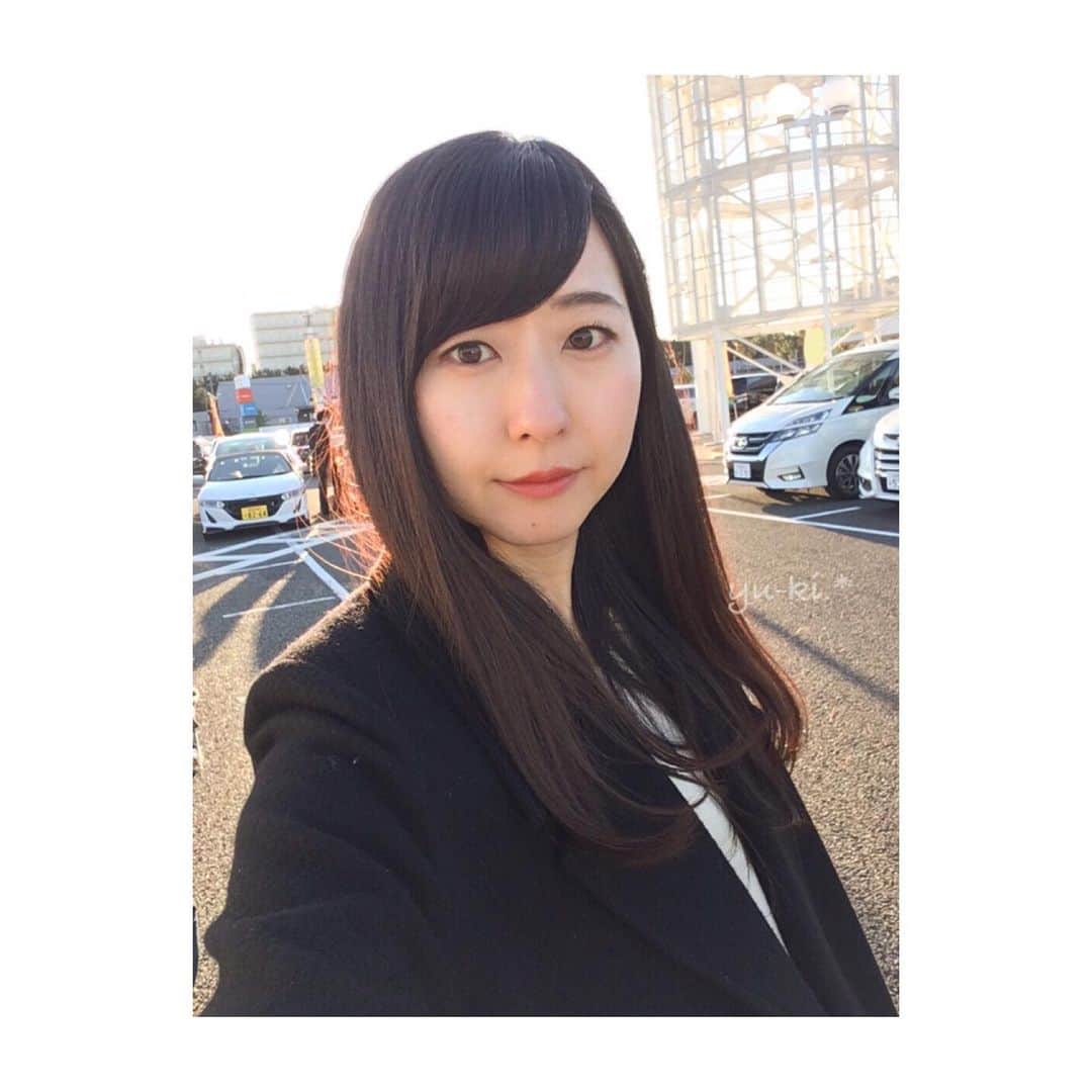 二見夕貴さんのインスタグラム写真 - (二見夕貴Instagram)「. 昨日の撮影帰りに 電車から見た夕焼けが綺麗で、 走る車内から撮った写真が ナイスショットすぎた☺️ . そして知らずに写り込んでた チシャ猫の月☽⋆゜ . 急に真冬みたいに寒いけど 空が綺麗でうれしいねー😊 . . #twilight #sunset #gradationsky #waybackhome #inthetrain #cameragirl #actress #夕暮れ #夕焼け #グラデーションの空 #帰り道 #車窓から #カメラ女子 #女優」11月30日 23時02分 - yyyuki___