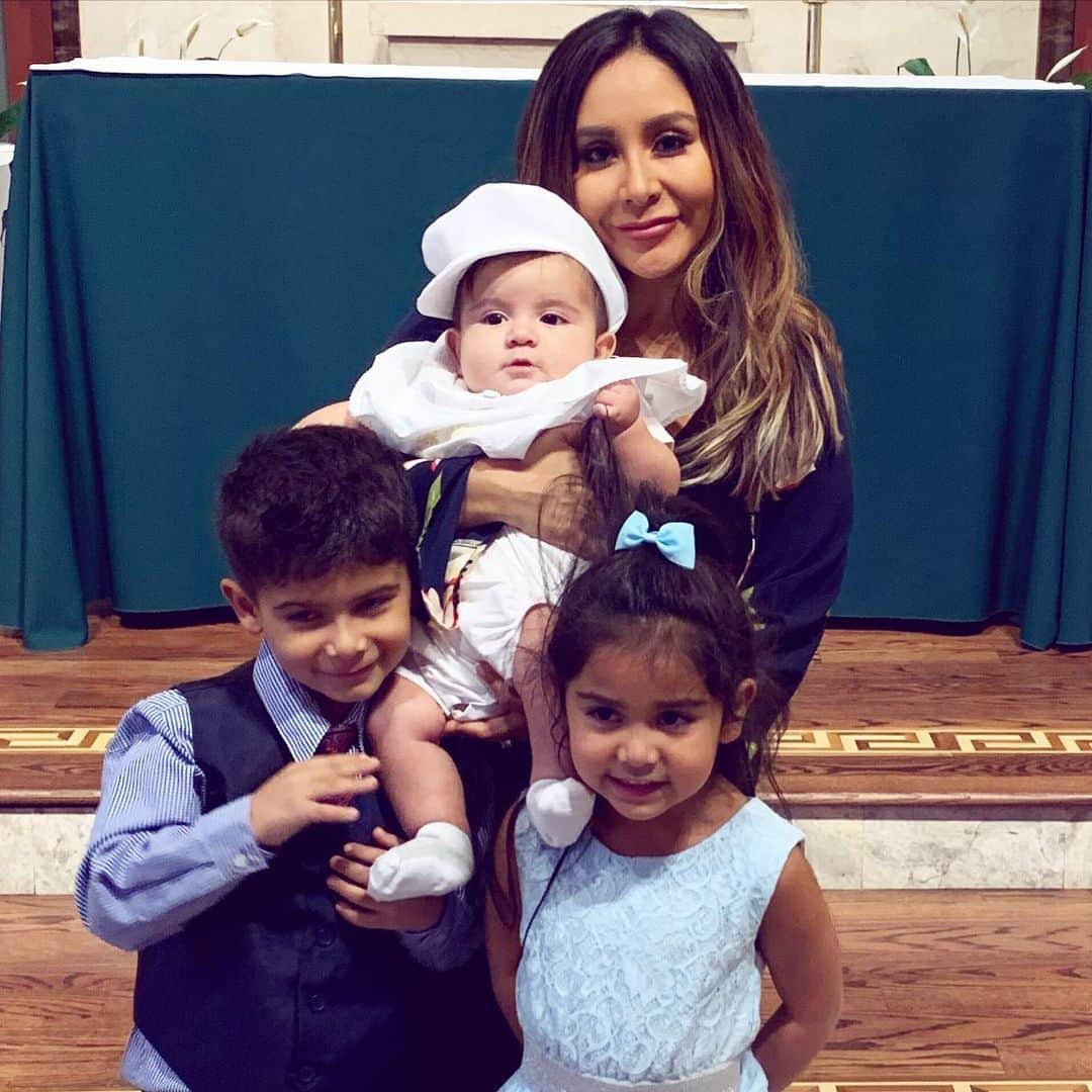ニコール・ ポリッツィのインスタグラム：「Mawma Bear & her Cubs 🙏🏽🙏🏽」