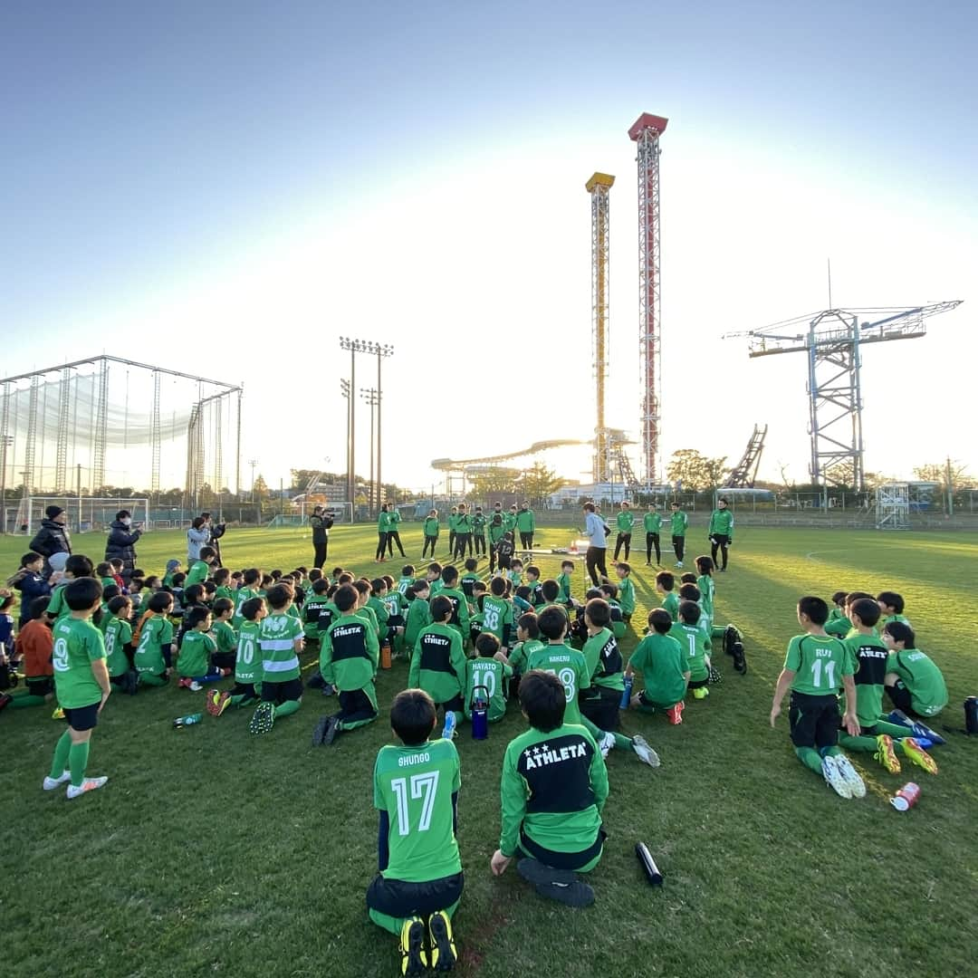 東京ヴェルディさんのインスタグラム写真 - (東京ヴェルディInstagram)「本日、東京ヴェルディ選手参加の、OBRIGADOサッカー教室2019を開催しました。  東京ヴェルディサッカースクールの子どもたちと選手とで一緒にサッカー⚽  子どもたちも選手たちもいい笑顔🤗  #東京ヴェルディ #tokyoverdy #verdy #ヴェルディ #東京 #tokyo  #森田晃樹 #梶川諒太 #田村直也 #小池純輝 #永田拓也 #井上潮音 #上福元直人 #内田達也 #柴崎貴広」11月30日 23時14分 - tokyo_verdy