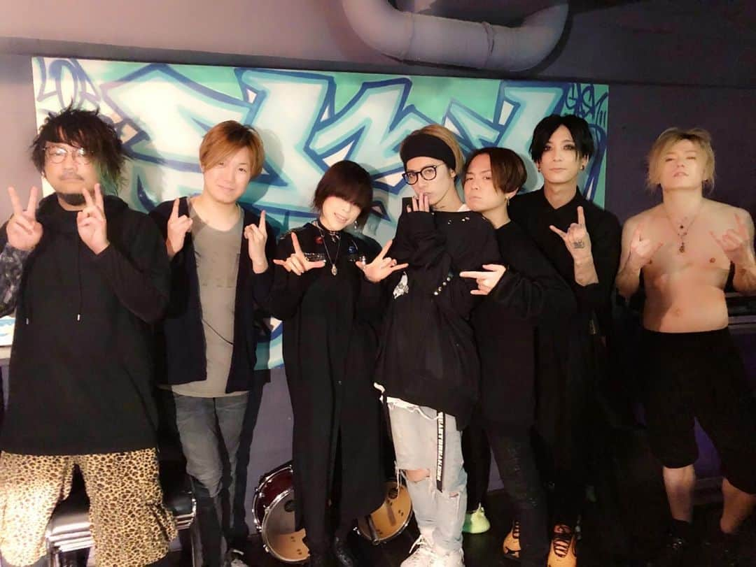 ナノさんのインスタグラム写真 - (ナノInstagram)「THANK YOU for a great double act show in TOKYO! It was an honor to share the stage with SHIN. Rock on!!」11月30日 23時32分 - nanonano_me