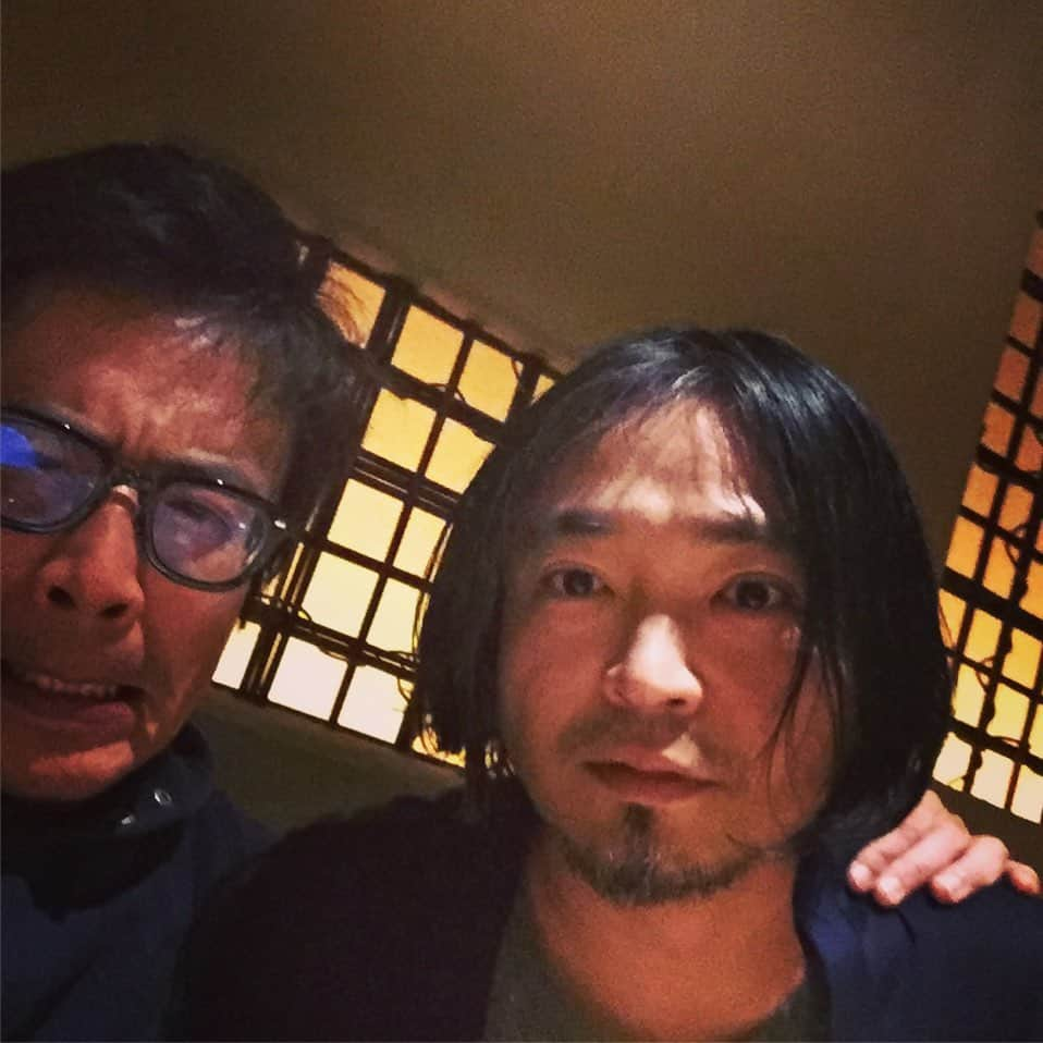 岸田繁さんのインスタグラム写真 - (岸田繁Instagram)「実はかなり男前のナカムラくんと、令和きっての美男子オレ。」11月30日 23時45分 - kishidashigeru