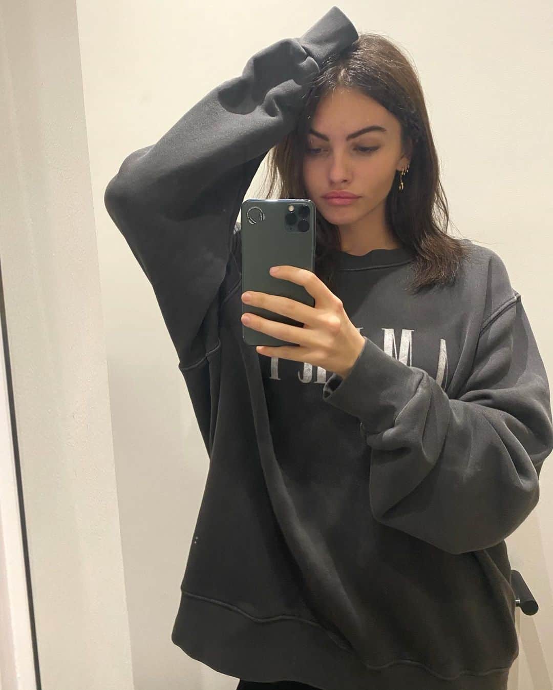 ティラーヌ・ブロンドーのインスタグラム：「🤷🏻‍♀️🤷🏻‍♀️」