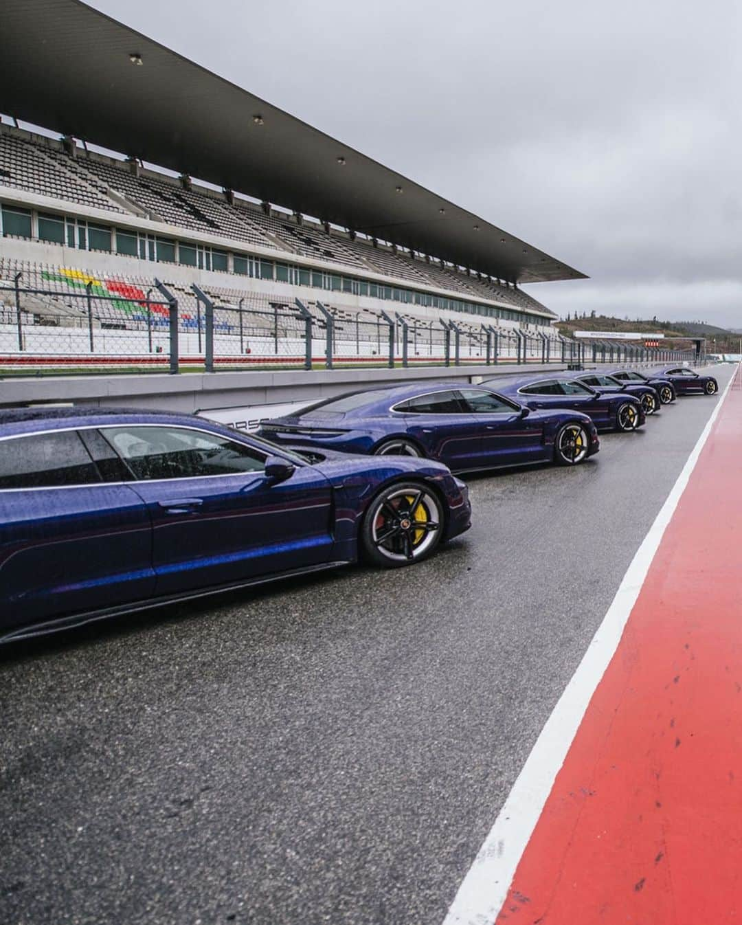 Porscheさんのインスタグラム写真 - (PorscheInstagram)「For the final Track Experience Training of the 2019 Season, 33 drivers headed to the Autódromo Internacional do Algarve in Portugal. Along with the Master Cup and Master Training, drivers were also able to experience the Taycan for the first time, with the event whetting the appetite for more of the same in 2020. (📸: @desmondlouw) #Porsche #PorscheExperience #Taycan」11月30日 23時58分 - porsche