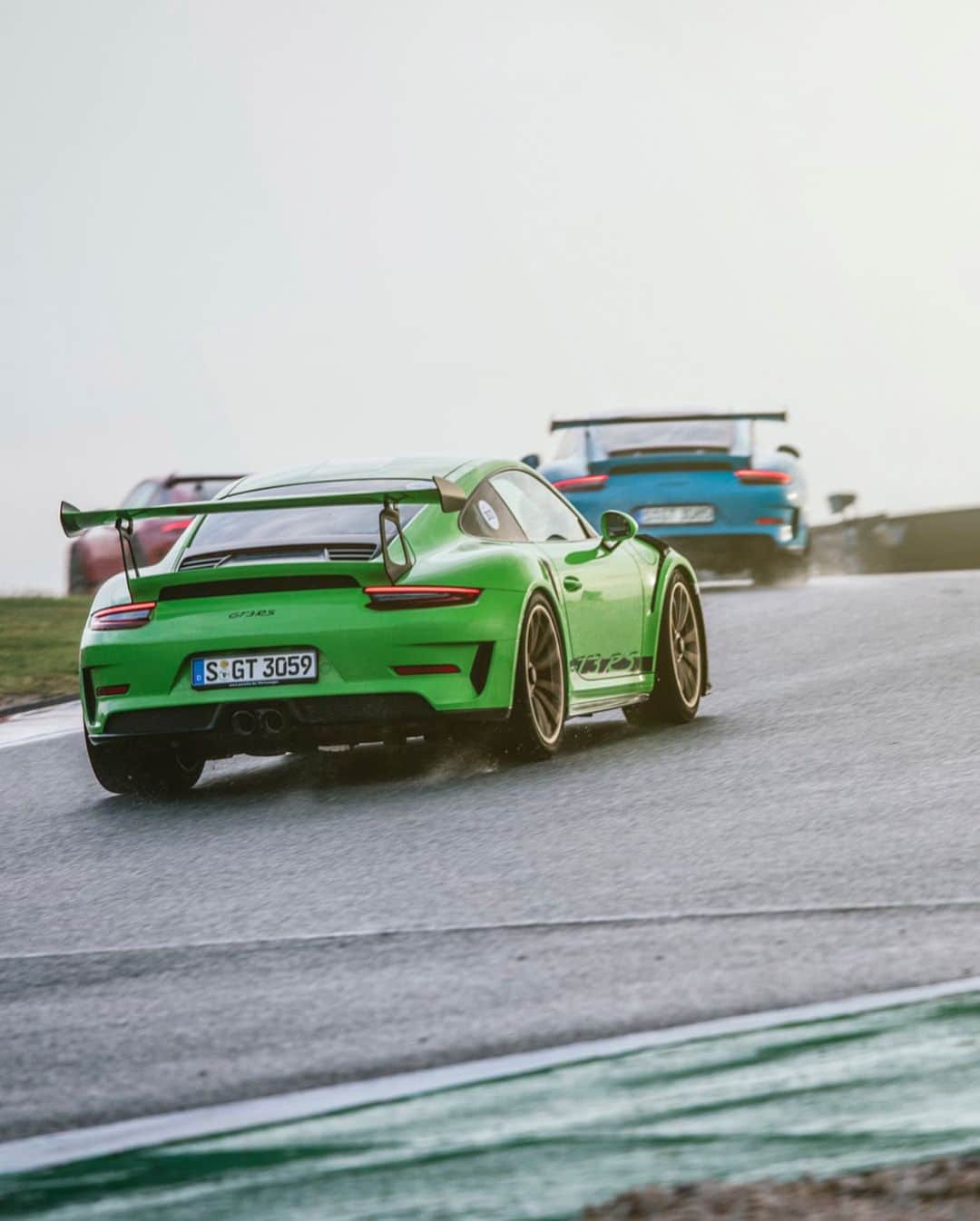 Porscheさんのインスタグラム写真 - (PorscheInstagram)「For the final Track Experience Training of the 2019 Season, 33 drivers headed to the Autódromo Internacional do Algarve in Portugal. Along with the Master Cup and Master Training, drivers were also able to experience the Taycan for the first time, with the event whetting the appetite for more of the same in 2020. (📸: @desmondlouw) #Porsche #PorscheExperience #Taycan」11月30日 23時58分 - porsche