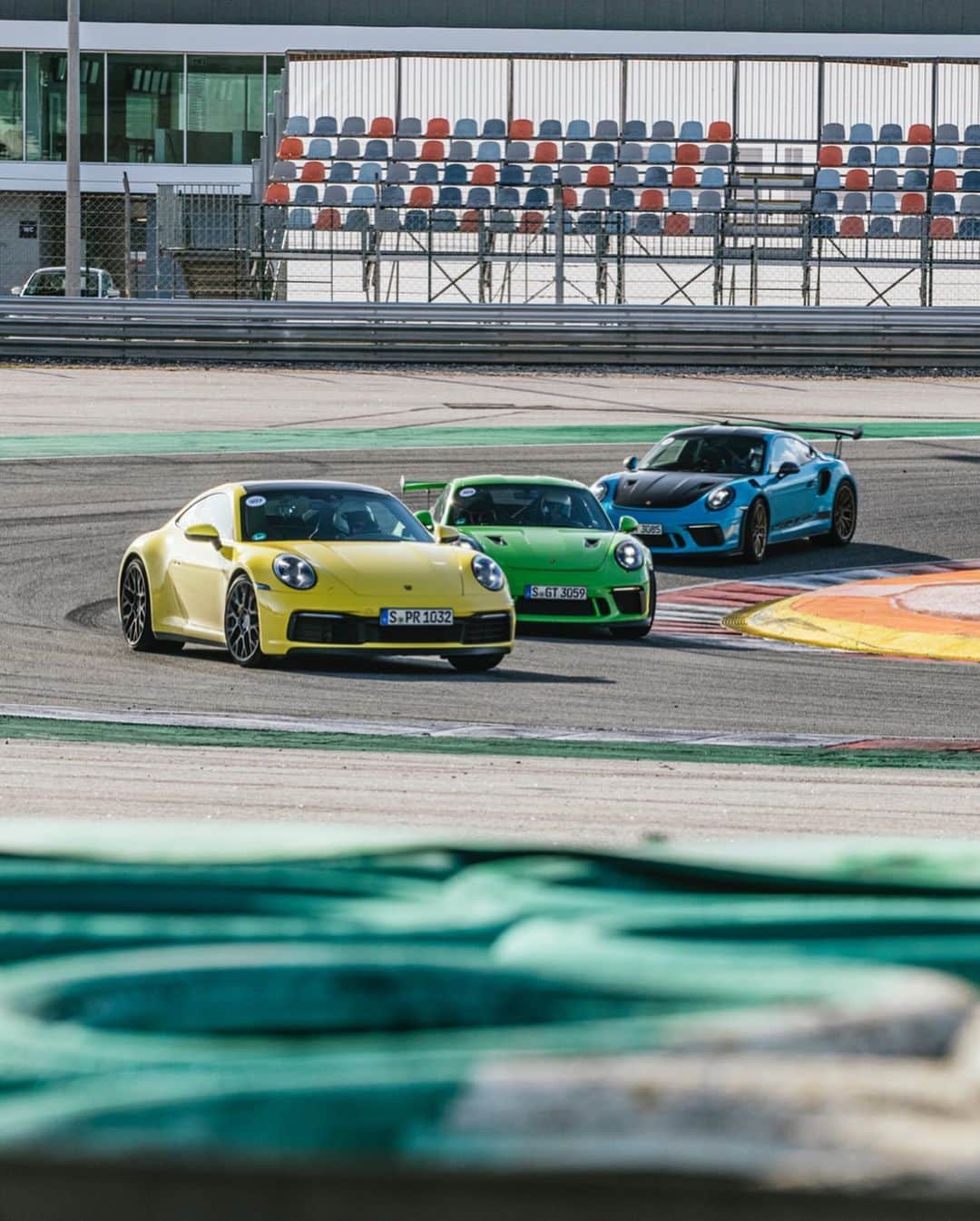 Porscheさんのインスタグラム写真 - (PorscheInstagram)「For the final Track Experience Training of the 2019 Season, 33 drivers headed to the Autódromo Internacional do Algarve in Portugal. Along with the Master Cup and Master Training, drivers were also able to experience the Taycan for the first time, with the event whetting the appetite for more of the same in 2020. (📸: @desmondlouw) #Porsche #PorscheExperience #Taycan」11月30日 23時58分 - porsche