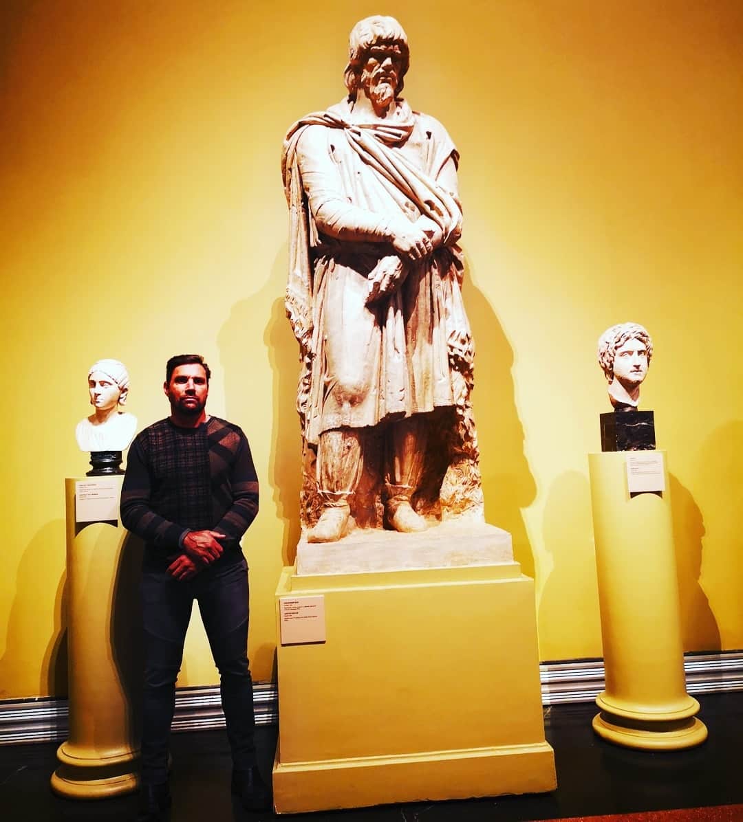 マヌー・ベネットさんのインスタグラム写真 - (マヌー・ベネットInstagram)「Roman statue of a captured Dacian Warrior at Pushkin Museum  #decebalus #romania #moscow #russia」12月1日 0時00分 - manubennett