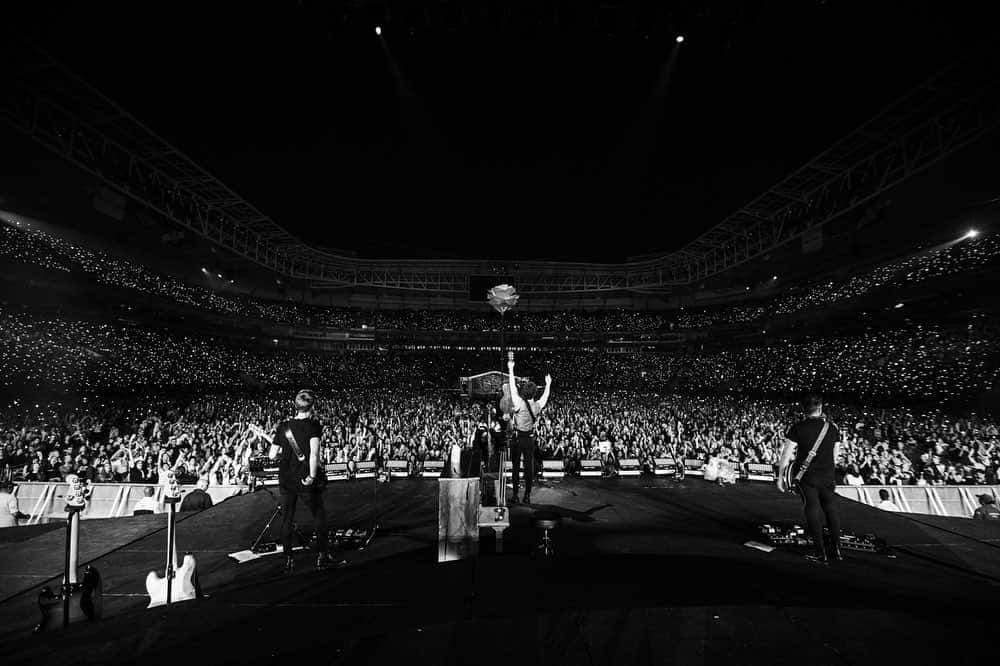 ショーン・メンデスさんのインスタグラム写真 - (ショーン・メンデスInstagram)「São Paulo you are unbelievable. Magical & strong!!! See you again tonight x」12月1日 0時06分 - shawnmendes