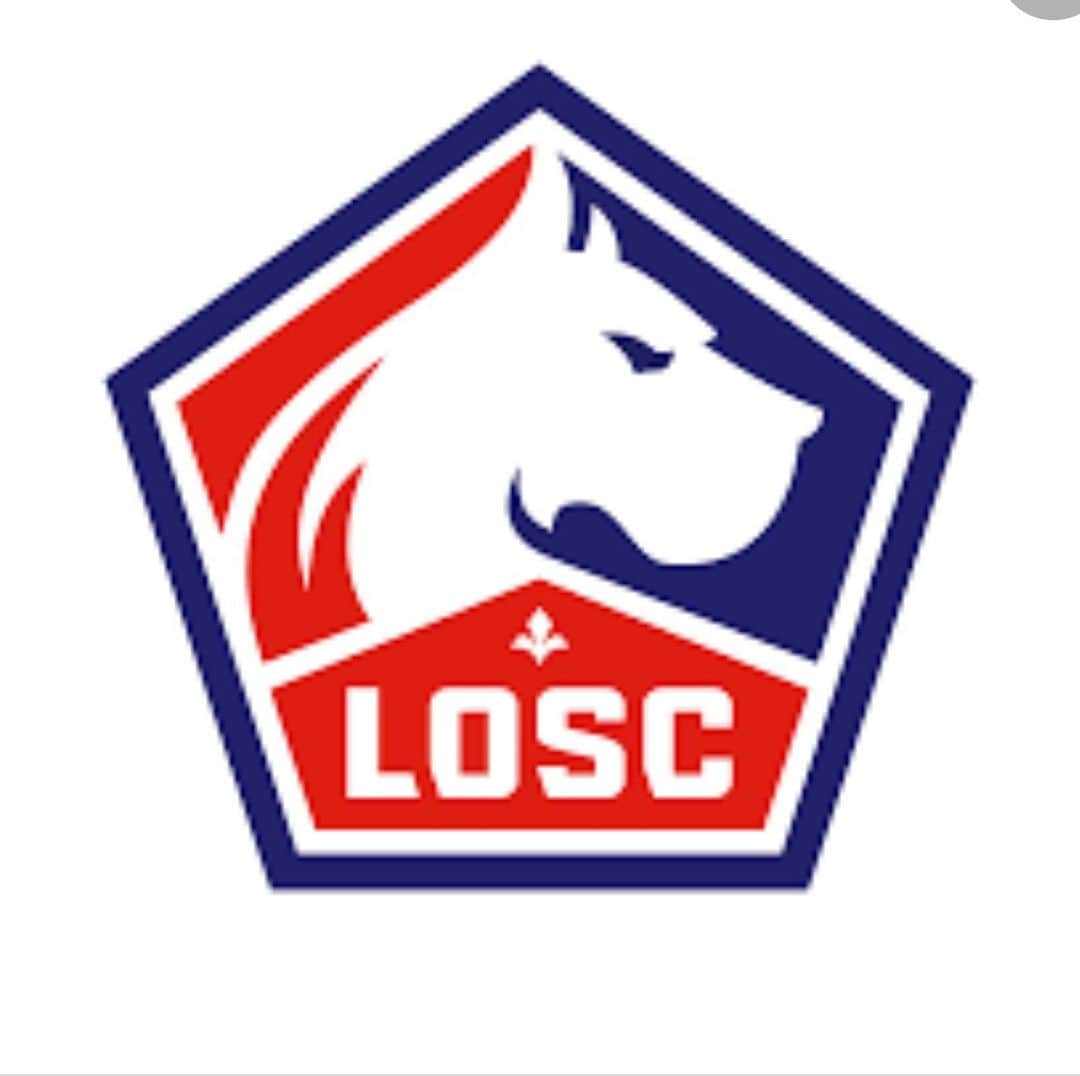 オーレリアン・シェジュのインスタグラム：「Le @losclive fête ses 75 ans,alors je vous souhaite beaucoup de bonheur,de victoires sauf contre l’ @amiensscfootball 😜... Je vous aime🎊🎉🎂❤️ #losc #happybirthday #coeur #football #love #nord #home」