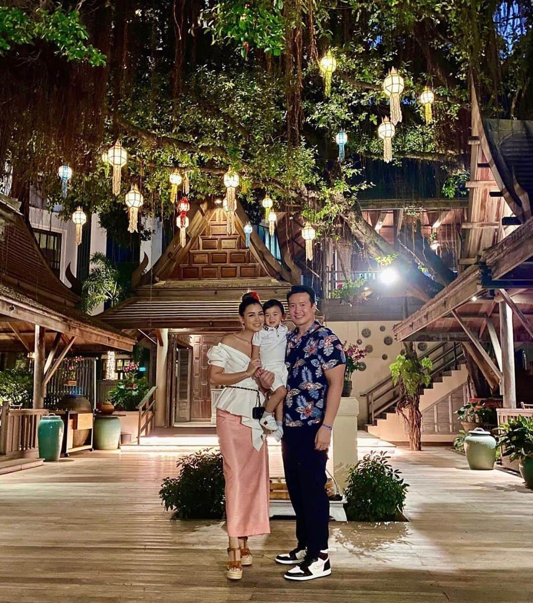 The Peninsula Hotelsさんのインスタグラム写真 - (The Peninsula HotelsInstagram)「Under the luminous lanterns, @sunisajett celebrates Loy Krathong with her family during her recent stay at @thepeninsulabangkok. #penmoments #penfamilies ⁣⁣⁣⁣⁣⁣ ⁣⁣⁣⁣⁣⁣ ⁣⁣⁣⁣⁣⁣ ⁣⁣⁣⁣⁣⁣ #peninsulahotels #luxuryhotelexperience #luxuryexperience #hotellifestyle #fivestarservice #fivestarhotels #fivestarhotel #peninsulastay #peninsulahotelroom #beautifulhotelrooms #beautifulsuites」12月1日 0時25分 - peninsulahotels