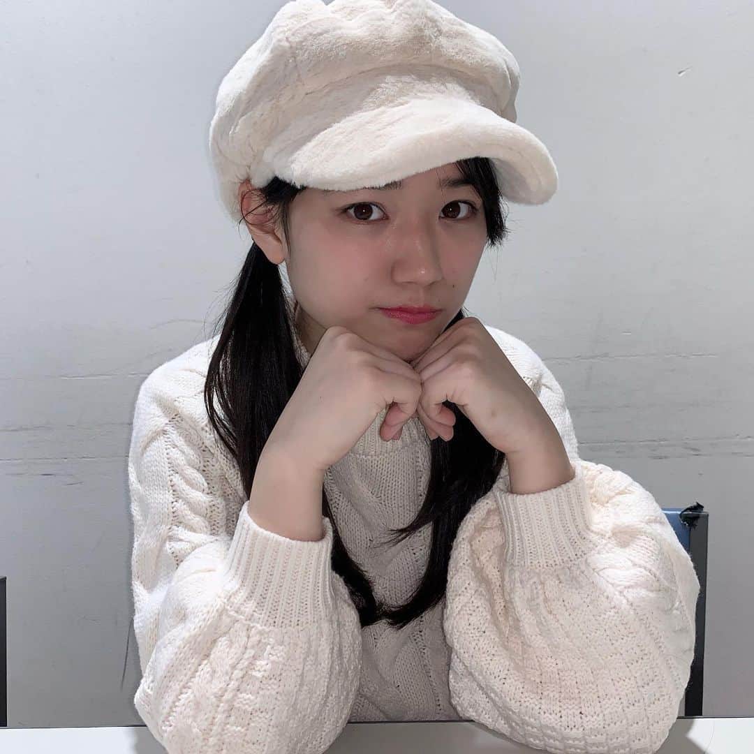 滝口きららさんのインスタグラム写真 - (滝口きららInstagram)「冬は基本苦手だけれど 冬の朝の澄んだ空気は好き 完全防寒したはずなのに寒い寒いみんなで言いながら歩く冬は好き 自販機でコンポタを見つけた時のあの嬉しさもいつだって変わらない なによりクリスマスが1番好き 早くならないかなぁ… プレゼント今年はあるかしら…  #滝口きらら　#ゑんら」12月1日 0時27分 - wyenra_kilala