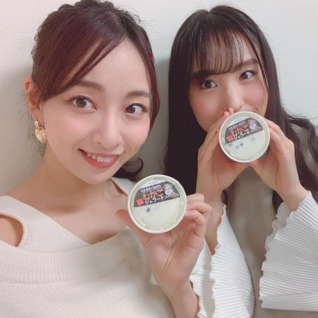 長谷川萌美さんのインスタグラム写真 - (長谷川萌美Instagram)「. . イオンモール新潟南さんは、 #遠ラブ リリイベの6ヶ月振りでした♪ . 今回は初披露の冬の曲などなど歌いました❄️ オリジナルの遠いところへ行くのでしょうも、一緒に口ずさんでくださったり、手拍子もありがとうございました💗嬉しかったです♪♪😊 . 今日歌わせて頂いた新潟フェアでは、 ル　レクチエ🍐💕や 安田ヨーグルト🐄自然薯のアイス🍨など他にも美味しいものが沢山ありました♡ 吹き抜けの1Fマリンコートの雪のイルミネーションも綺麗でステージからの写真も撮りたかったくらい✨ . ありがとうございました💗 また帰ってくるね♪ .  #ビタスイ #新潟 #地元 #新潟フェア #イオンモール新潟南 #冬 #名曲 #イベント #ルレクチエ #西洋梨 #幻の西洋梨」12月1日 0時36分 - moemi_hasegawa