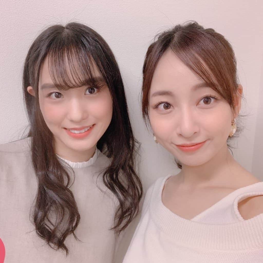 長谷川萌美さんのインスタグラム写真 - (長谷川萌美Instagram)「. . イオンモール新潟南さんは、 #遠ラブ リリイベの6ヶ月振りでした♪ . 今回は初披露の冬の曲などなど歌いました❄️ オリジナルの遠いところへ行くのでしょうも、一緒に口ずさんでくださったり、手拍子もありがとうございました💗嬉しかったです♪♪😊 . 今日歌わせて頂いた新潟フェアでは、 ル　レクチエ🍐💕や 安田ヨーグルト🐄自然薯のアイス🍨など他にも美味しいものが沢山ありました♡ 吹き抜けの1Fマリンコートの雪のイルミネーションも綺麗でステージからの写真も撮りたかったくらい✨ . ありがとうございました💗 また帰ってくるね♪ .  #ビタスイ #新潟 #地元 #新潟フェア #イオンモール新潟南 #冬 #名曲 #イベント #ルレクチエ #西洋梨 #幻の西洋梨」12月1日 0時36分 - moemi_hasegawa