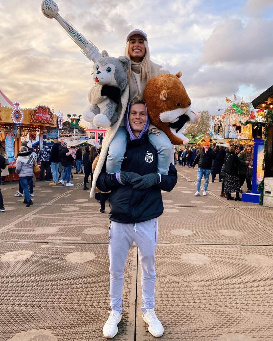 カスパー・リーのインスタグラム：「I’m going home with three cuddly toys.」