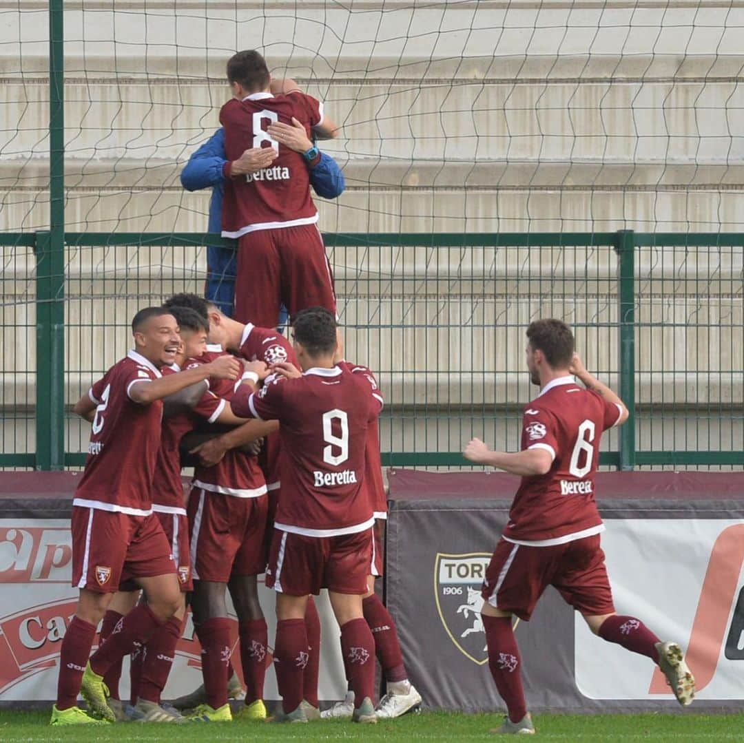 トリノFCさんのインスタグラム写真 - (トリノFCInstagram)「Full time 🔥🐂 Tre punti per i granata di Sesia, che grazie al gol di @stephane_singo sconfiggono la Lazio ⚽️ #SFT」12月1日 0時41分 - torinofc1906