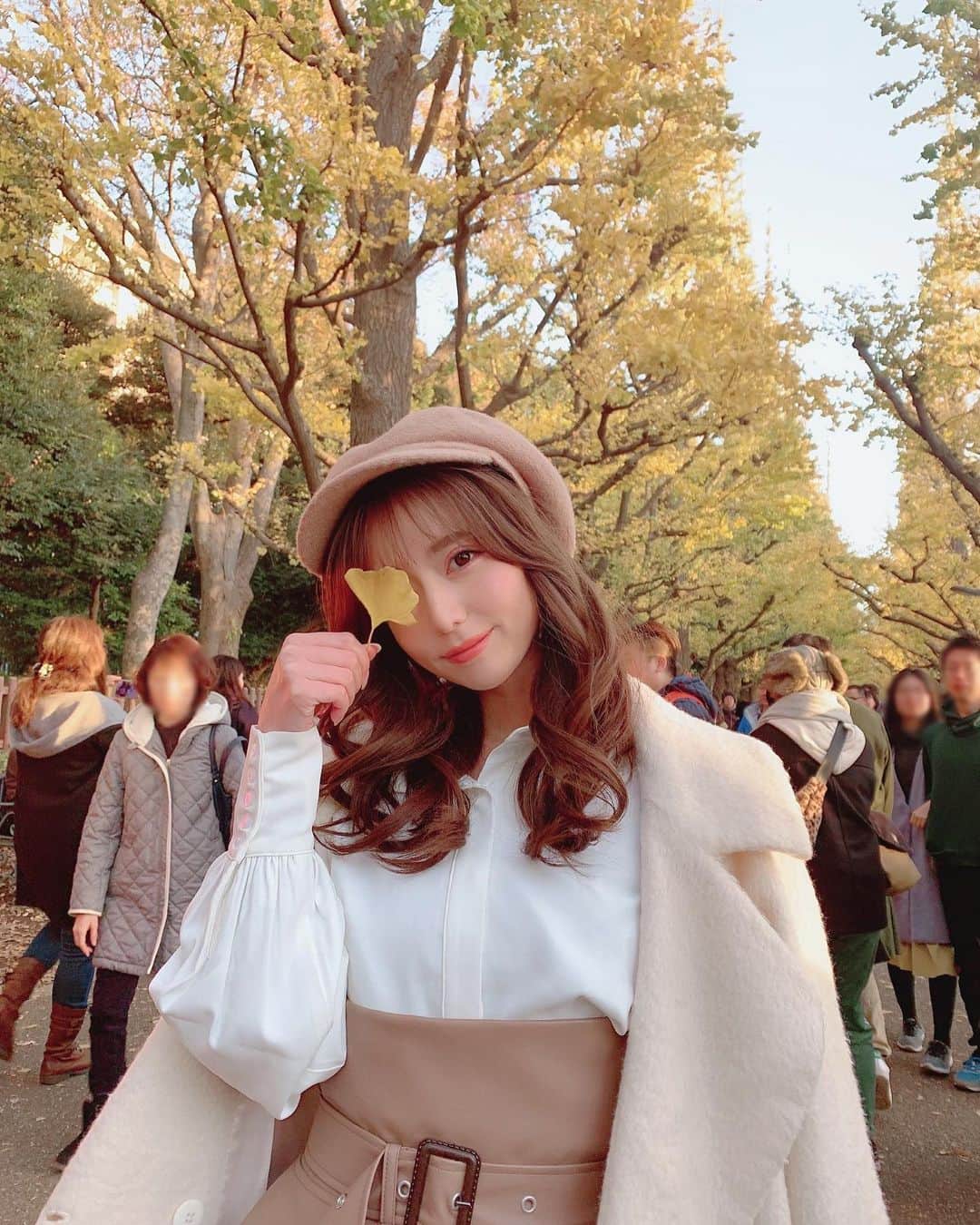 堀尾実咲のインスタグラム：「🍂🐰🍁 #銀杏並木 #イチョウ並木 #イチョウ #外苑前いちょう並木 #外苑前 #portrait」